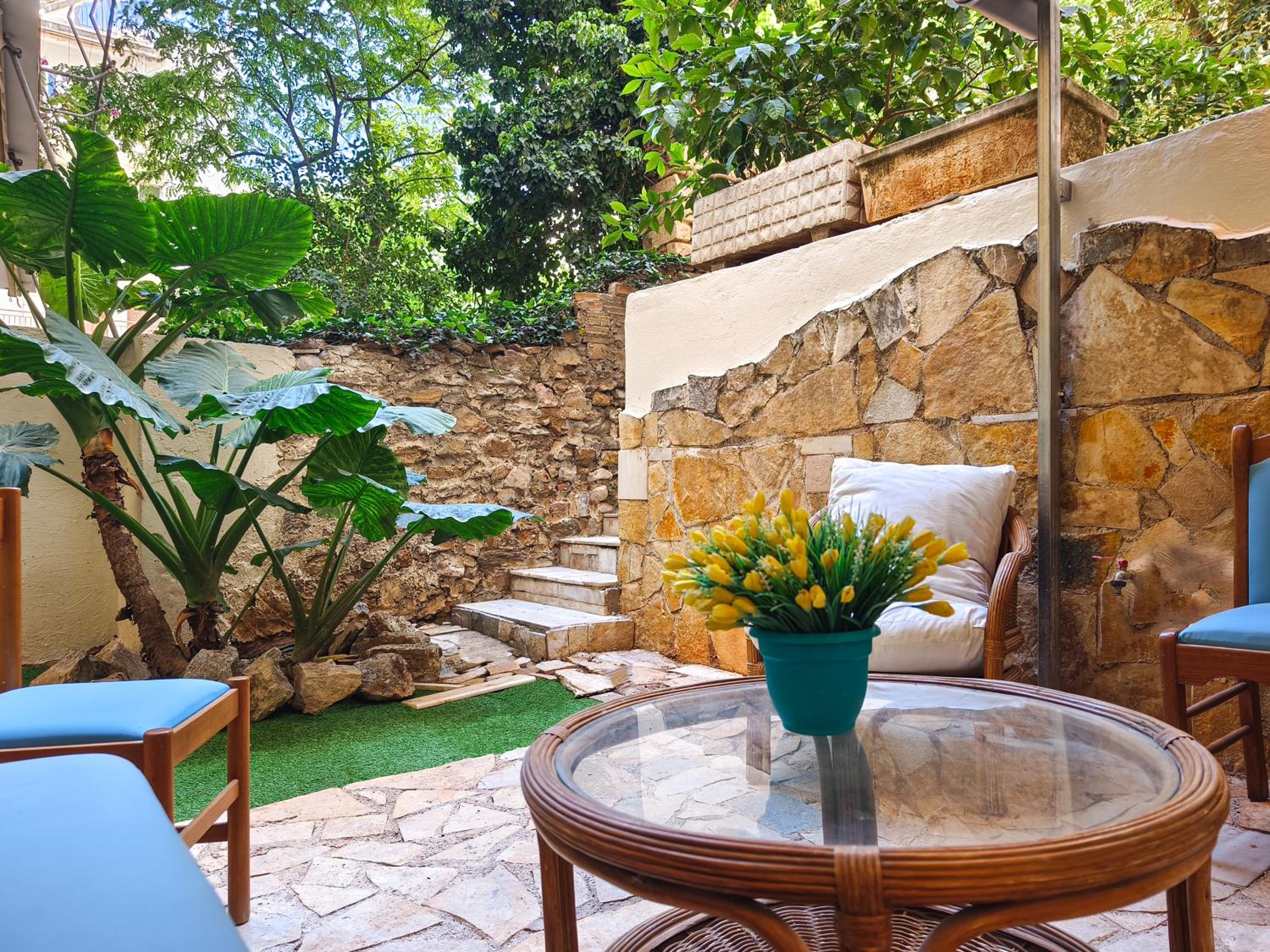 Zen Garden, 600m from Acropolis Museum