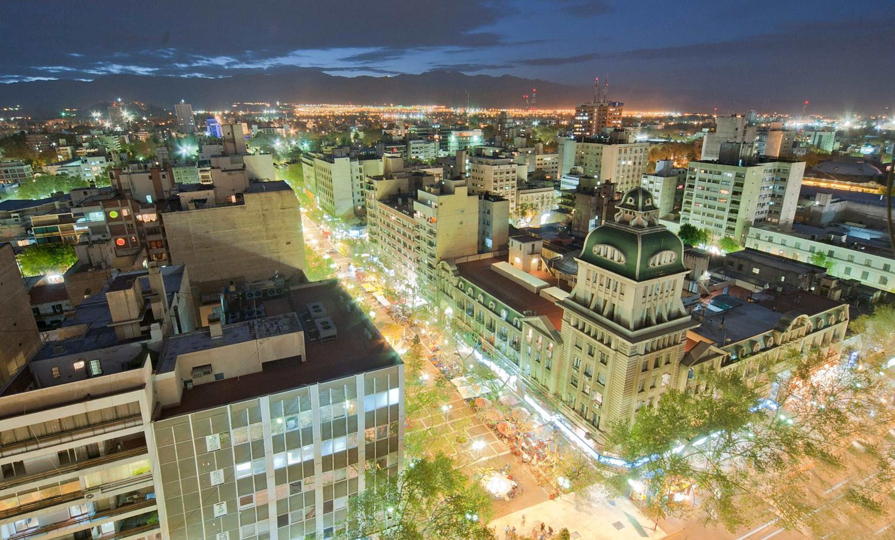 Departamento en peatonal, centro de Mendoza!!