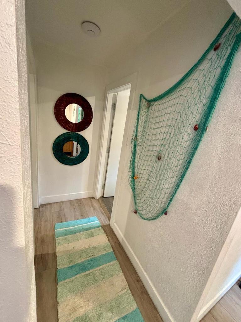 Nice Queen Bedroom - Best Location in Miami - Luggage Storage Service, Parking and Laundry