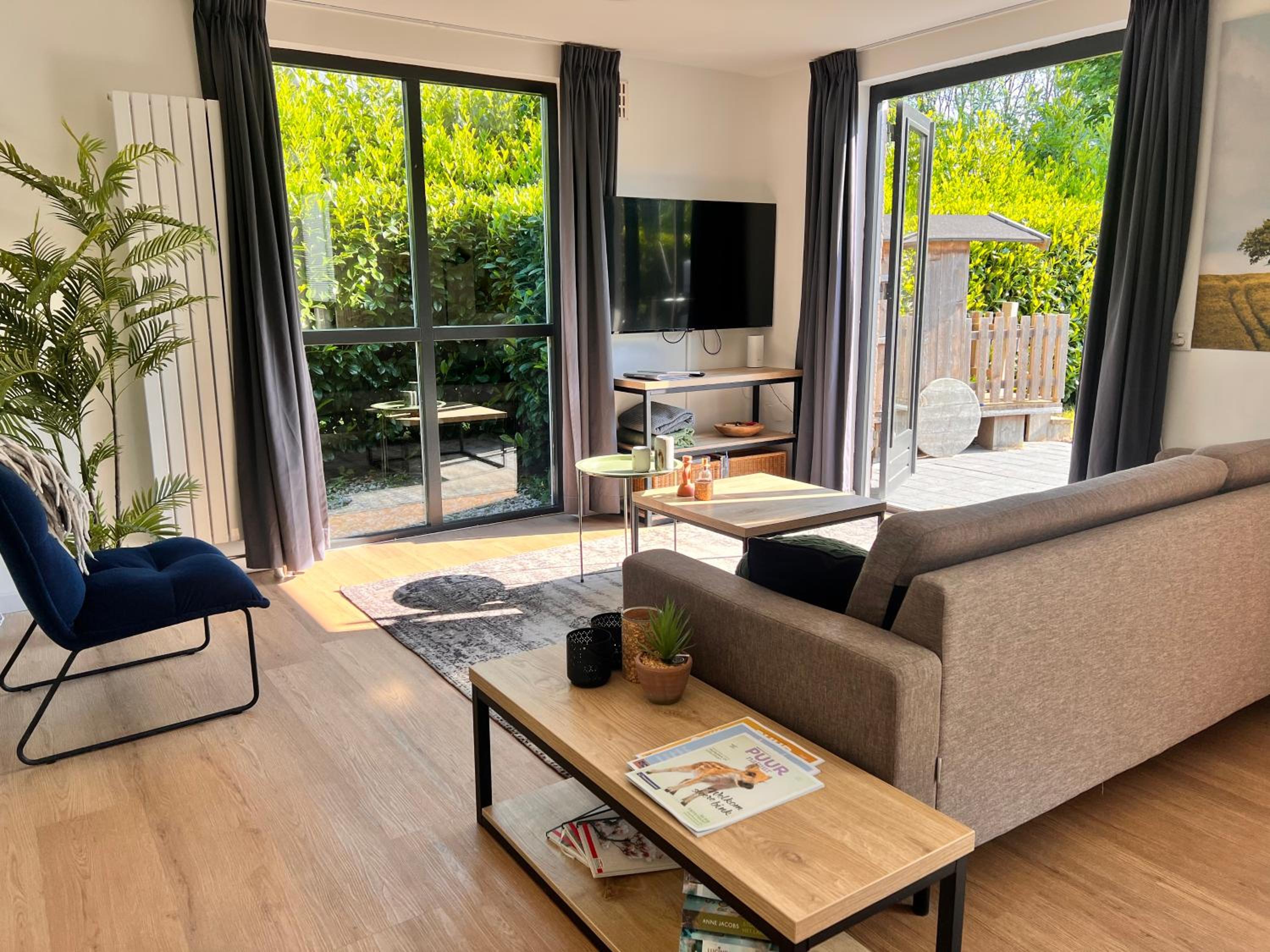 Vrijstaande 6 persoons Bungalow hottub en pizzaoven op vakantiepark view 2