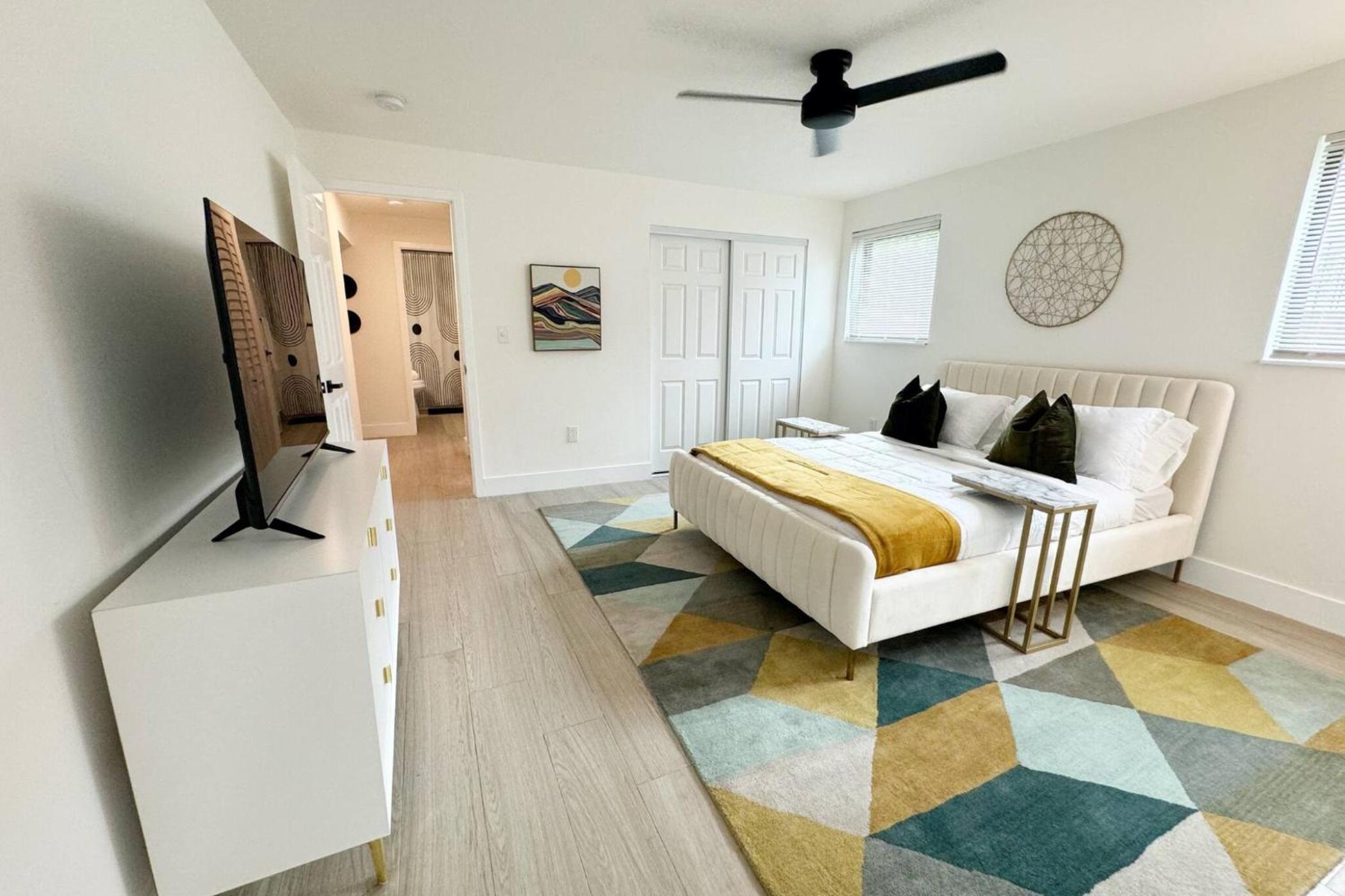 Elegance Meets Design: Modern District Residence