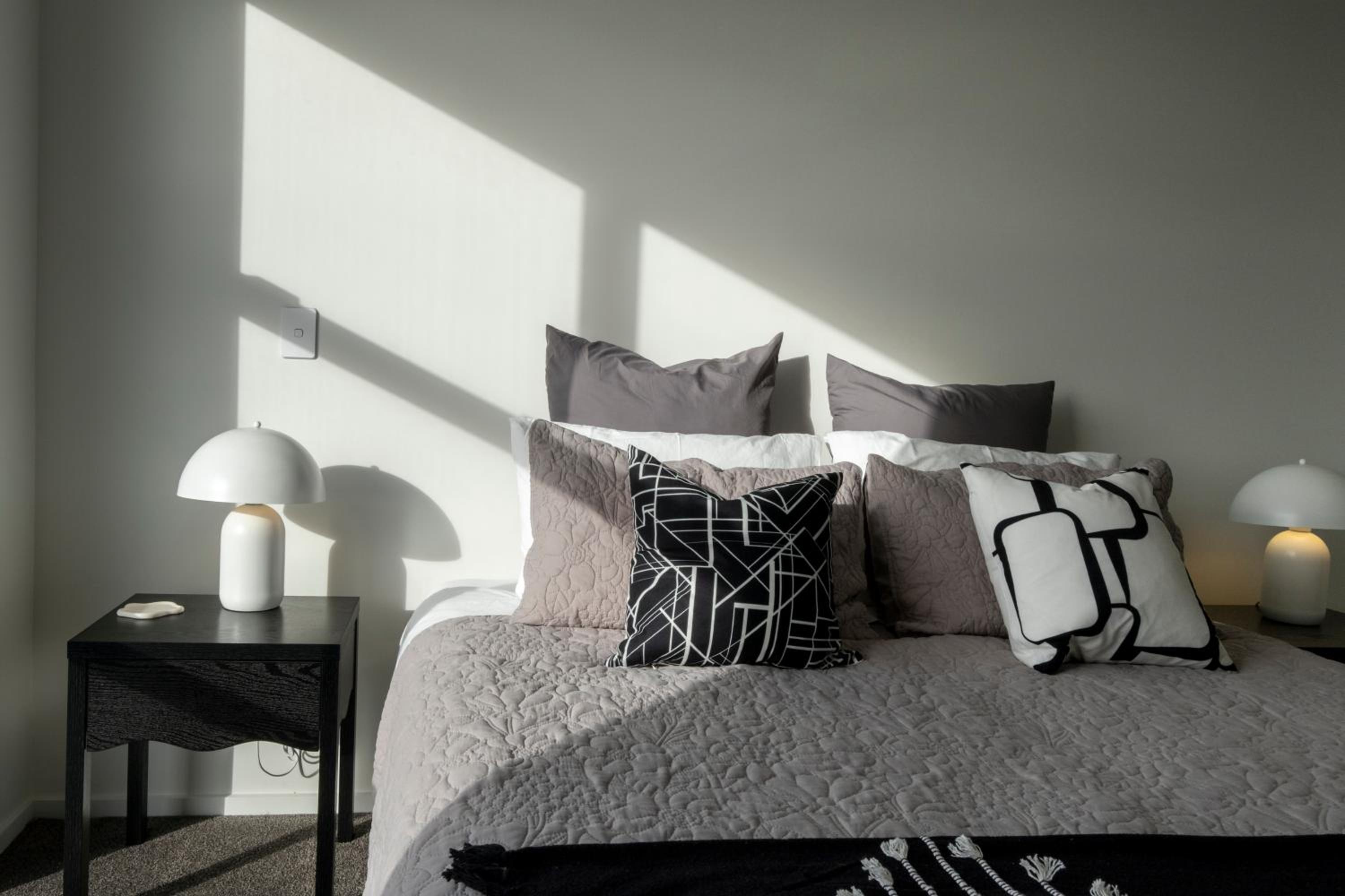 Luxury 2 bed townhome in CBD view 5