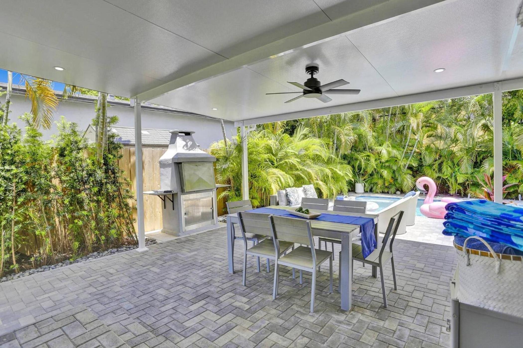 Casa Coral with Pool Charcoal BBQ area
