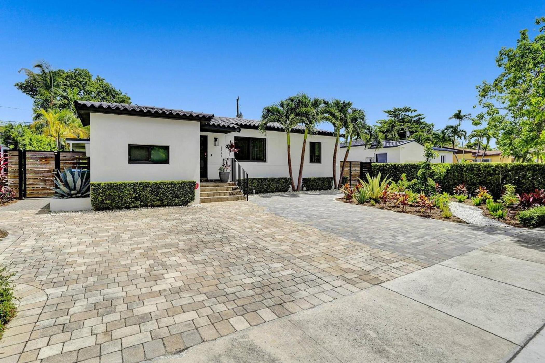 Casa Coral with Pool Charcoal BBQ area