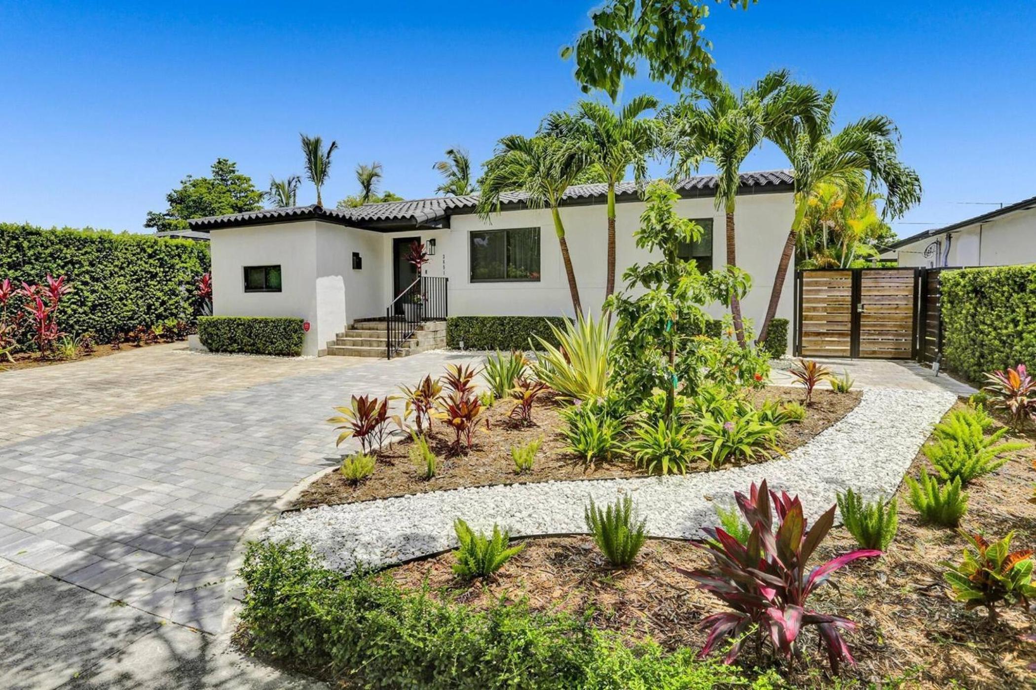 Casa Coral with Pool Charcoal BBQ area
