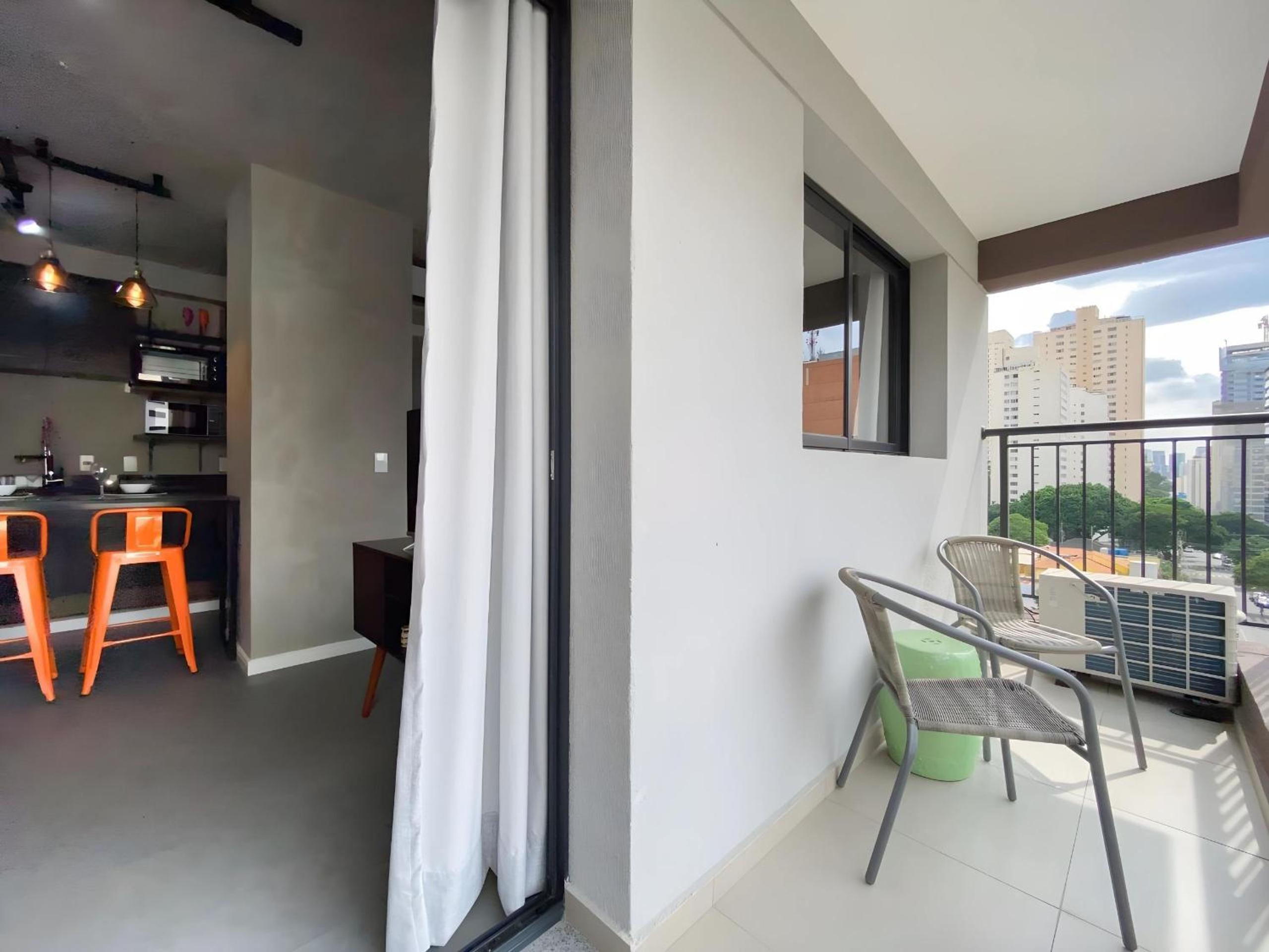 Studio amplo com A/C e piscina no terraço