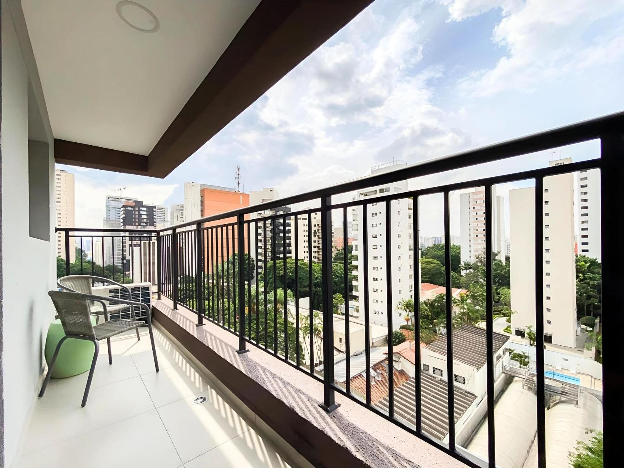 Studio amplo com A/C e piscina no terraço