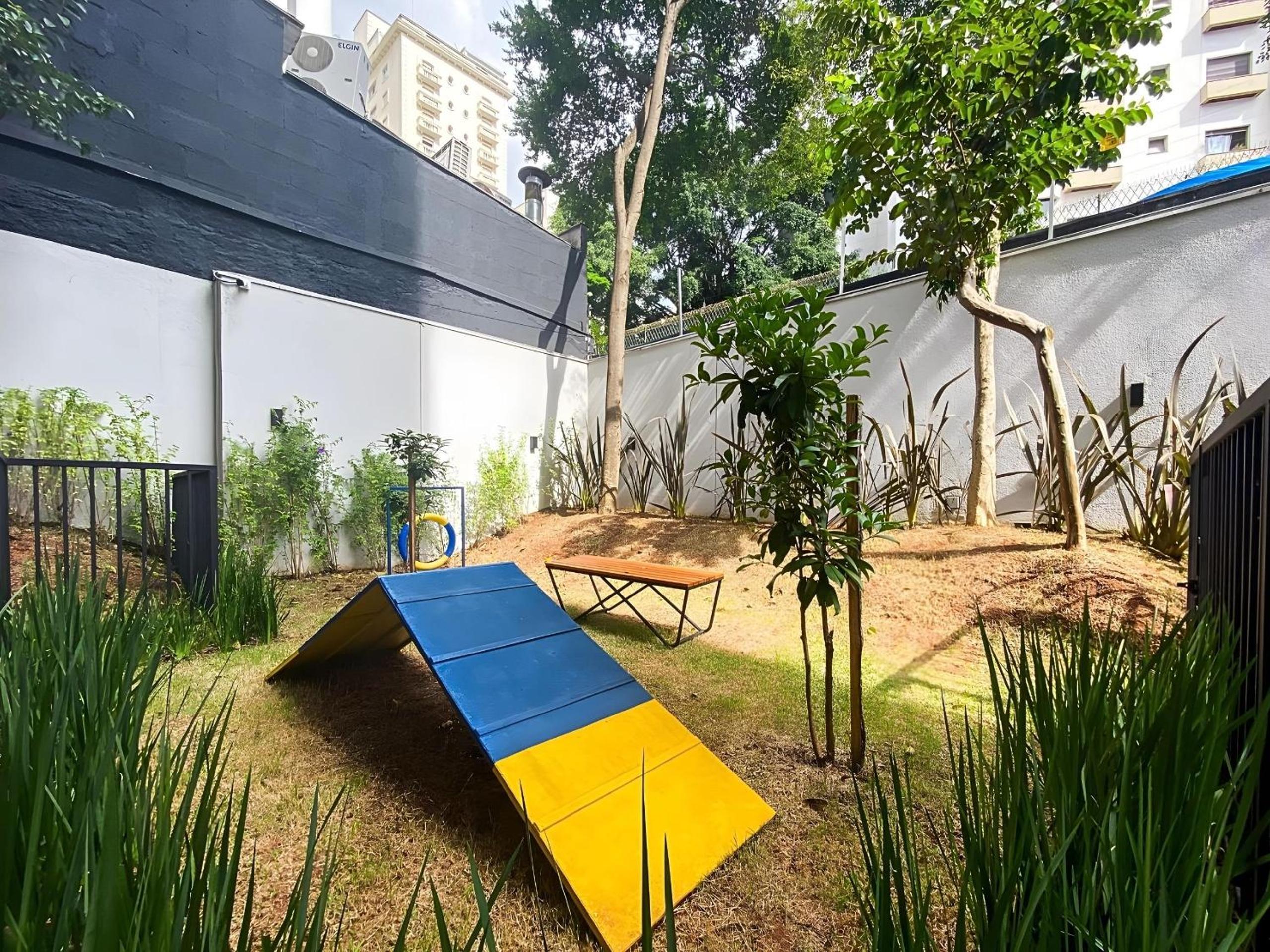 Studio amplo com A/C e piscina no terraço