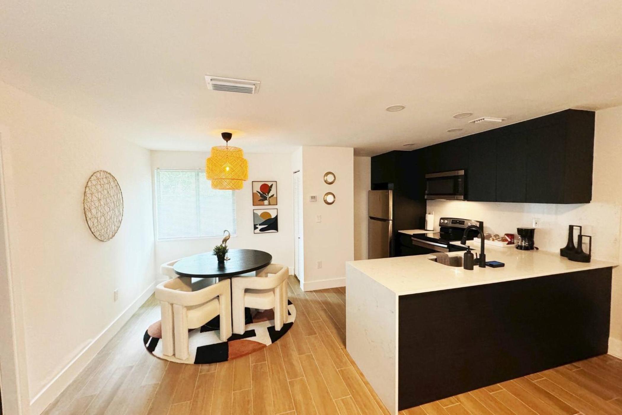 Urban Elegance: Trendy Modern Apartment in Wynwood