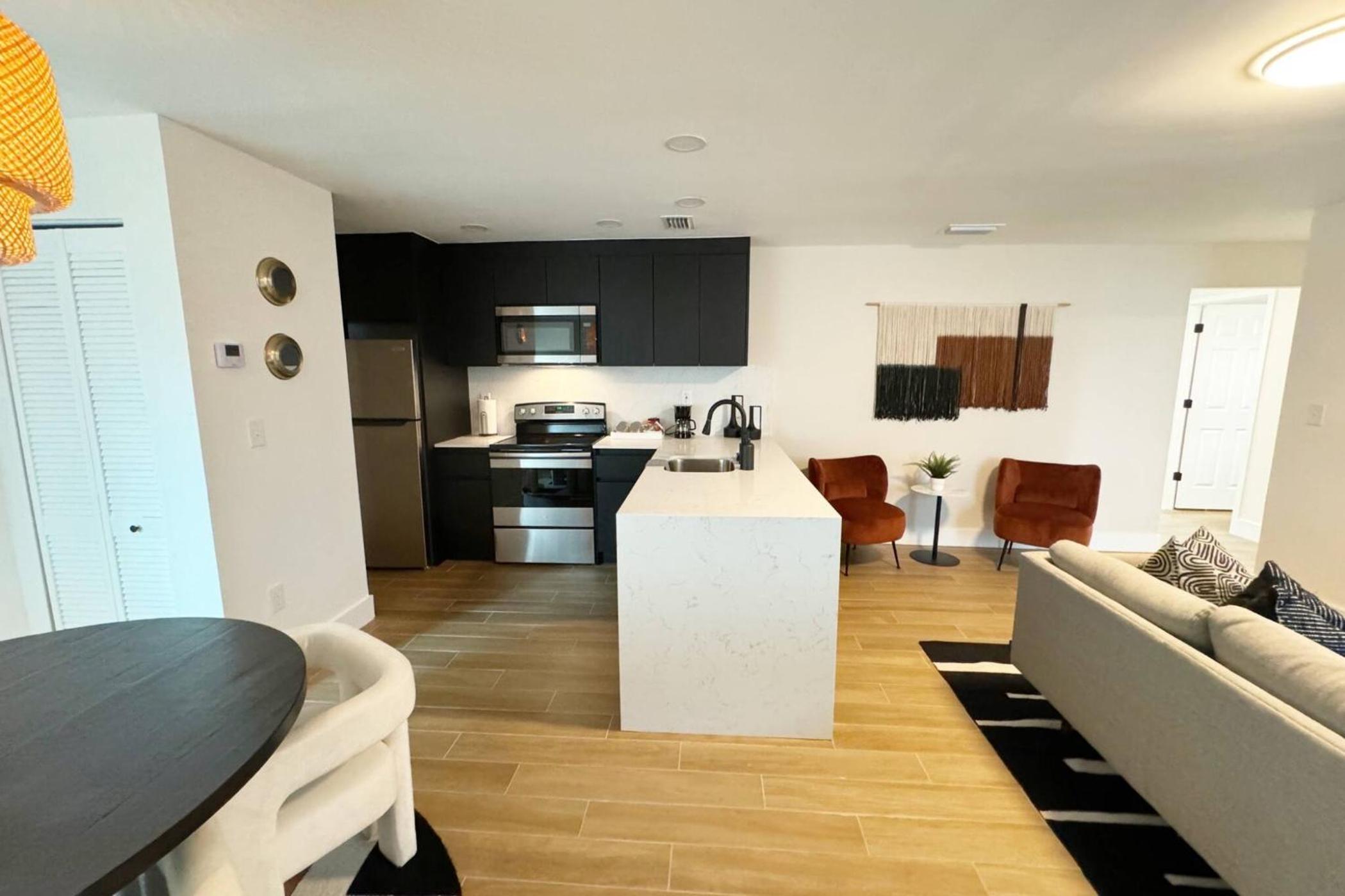 Urban Elegance: Trendy Modern Apartment in Wynwood