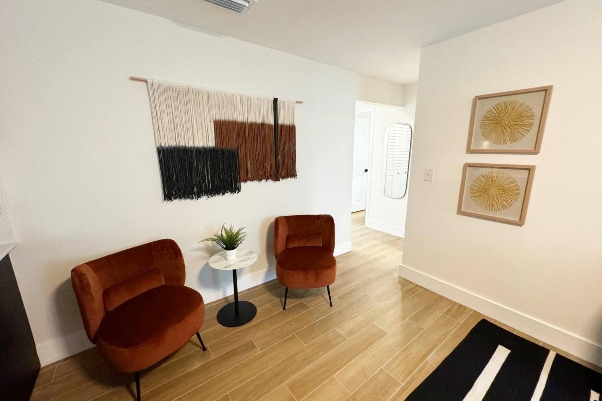 Urban Elegance: Trendy Modern Apartment in Wynwood