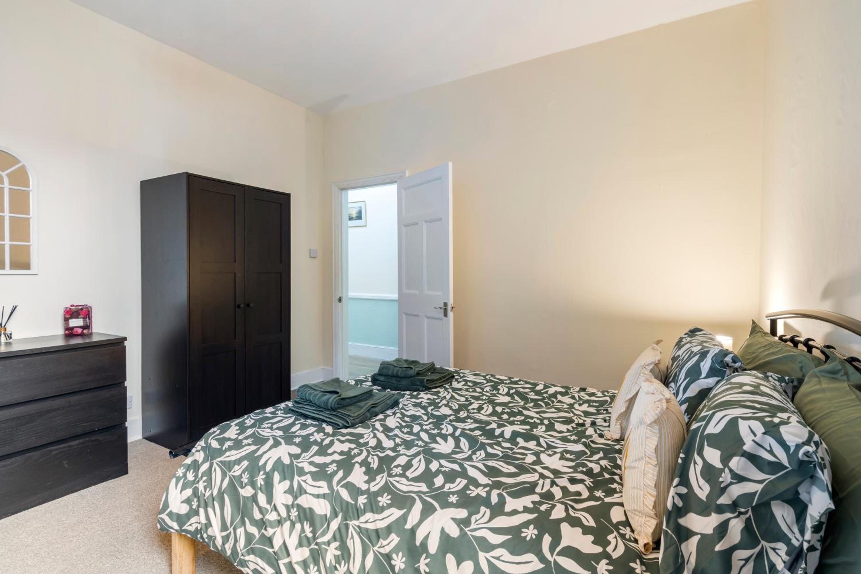 Modern 3 bedroom apartment in Wimbeldon Park