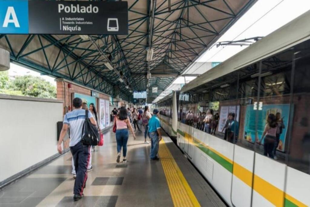 Casangel Hogar Familiar en Sector Exclusivo cerca al Aeropuerto Local frente al Poblado