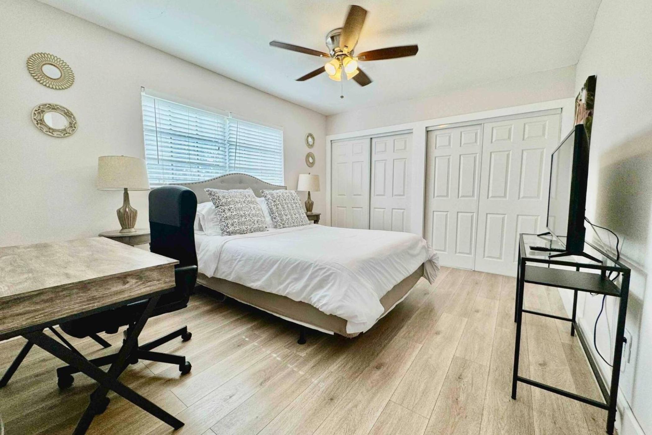 Stylish Stay Close to UM City Vibes
