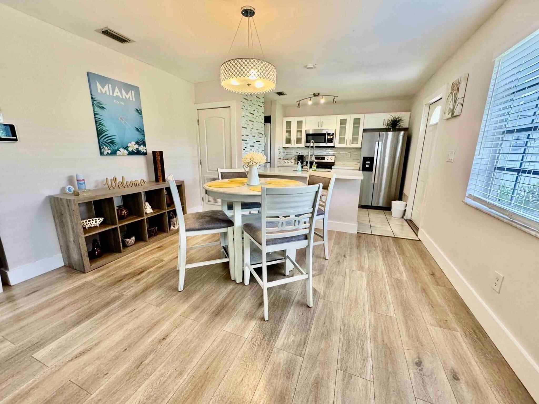 Stylish Stay Close to UM City Vibes