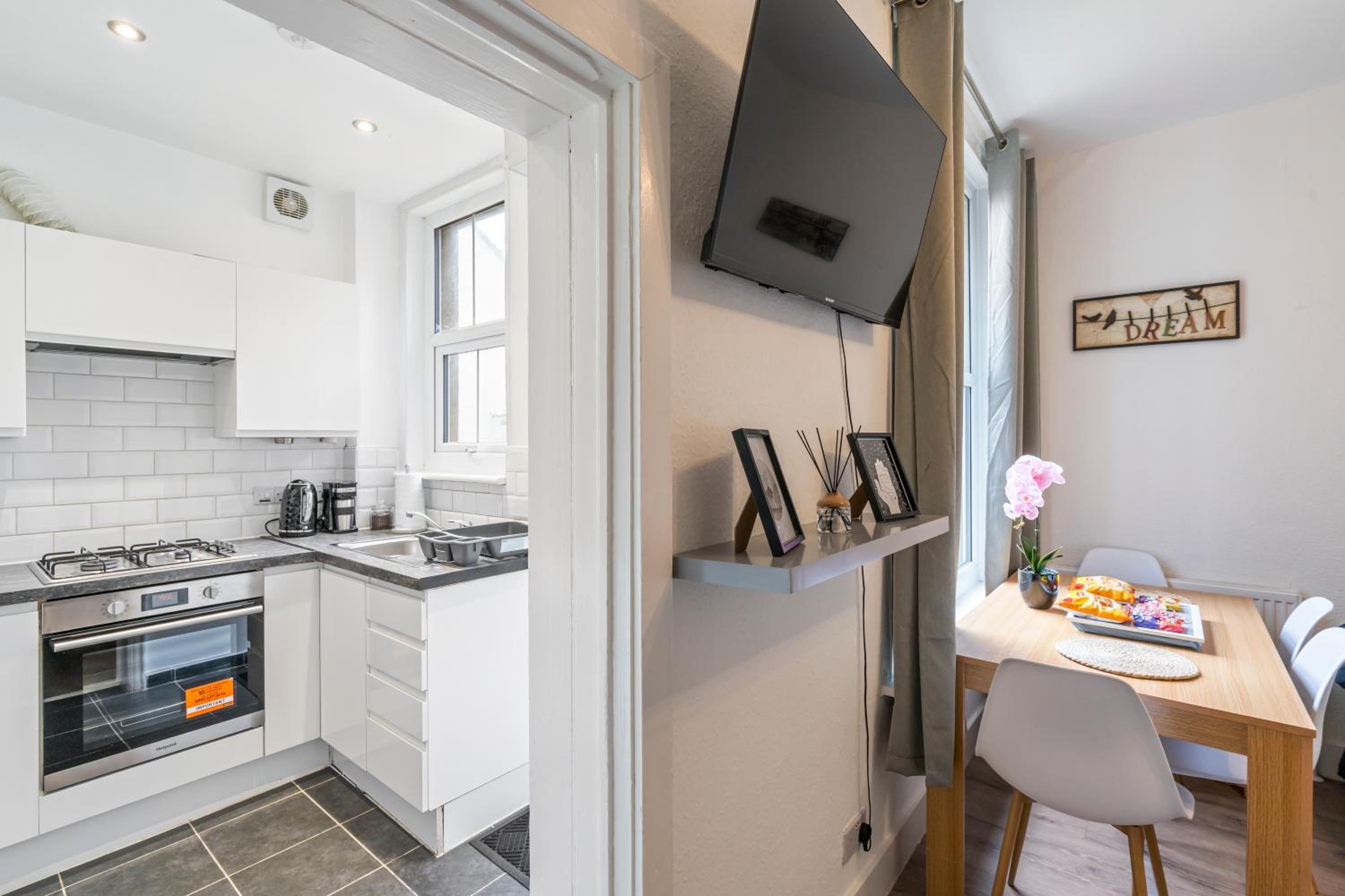 Modern 3 bedroom apartment in Wimbeldon Park