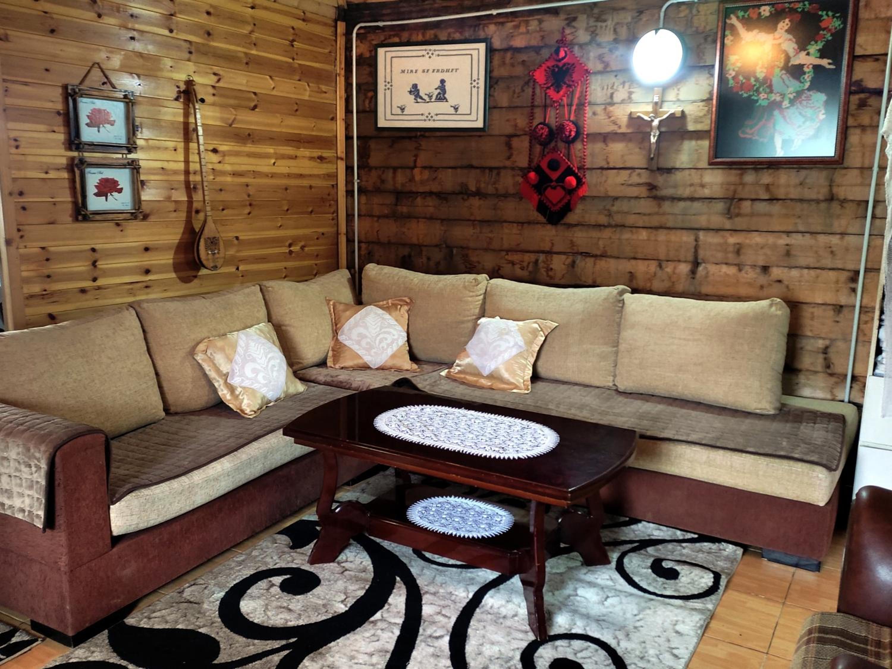 Guest House Astrit Villi