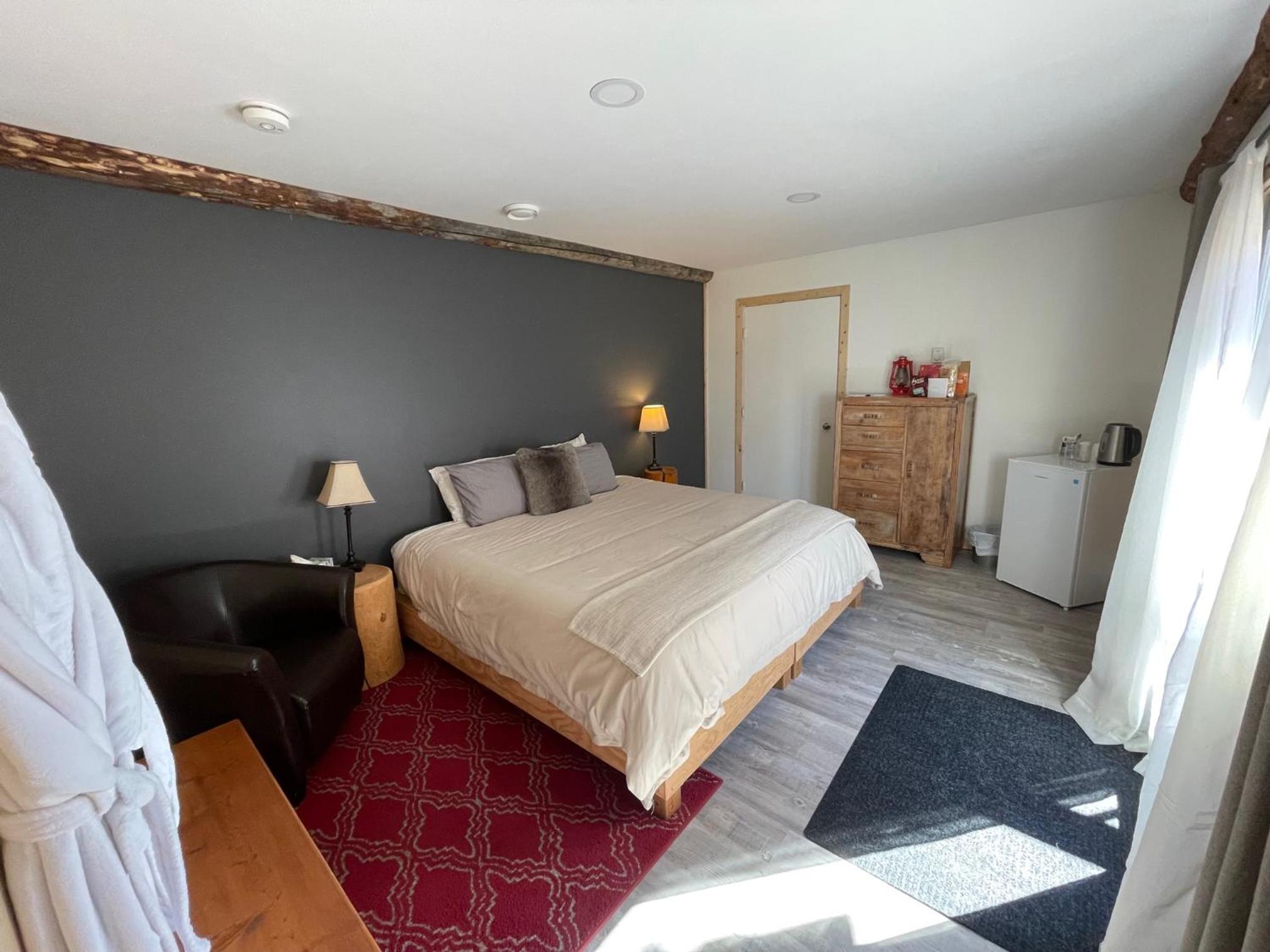 Mount Logan EcoLodge & Retreat Center