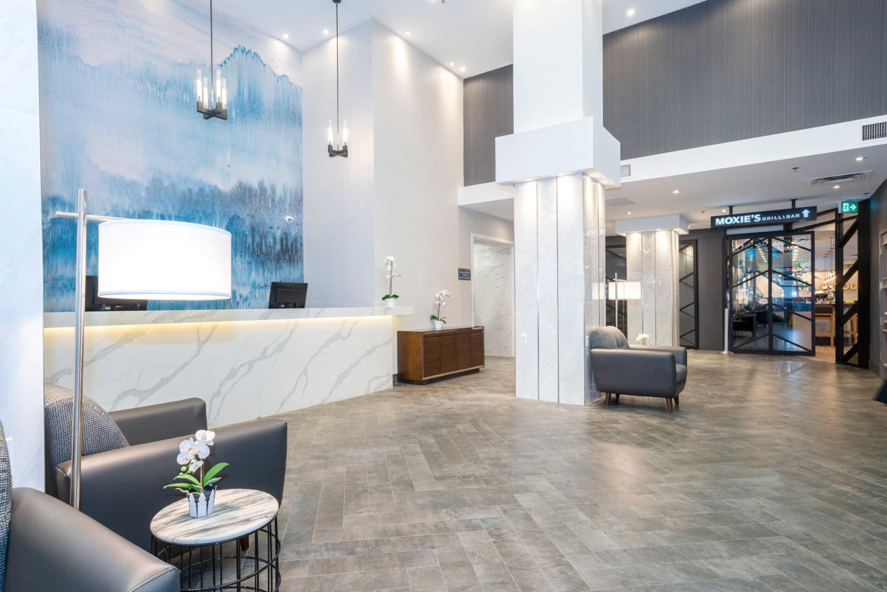Sandman Signature Calgary Downtown Hotel-1