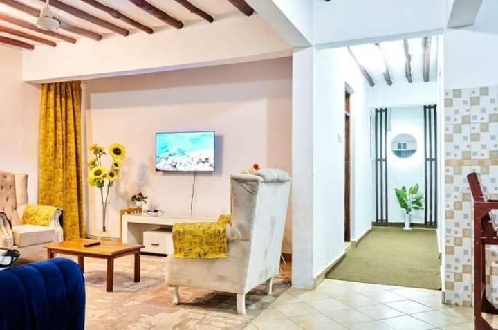 Palmers Diani-3bedroom beach house view 4