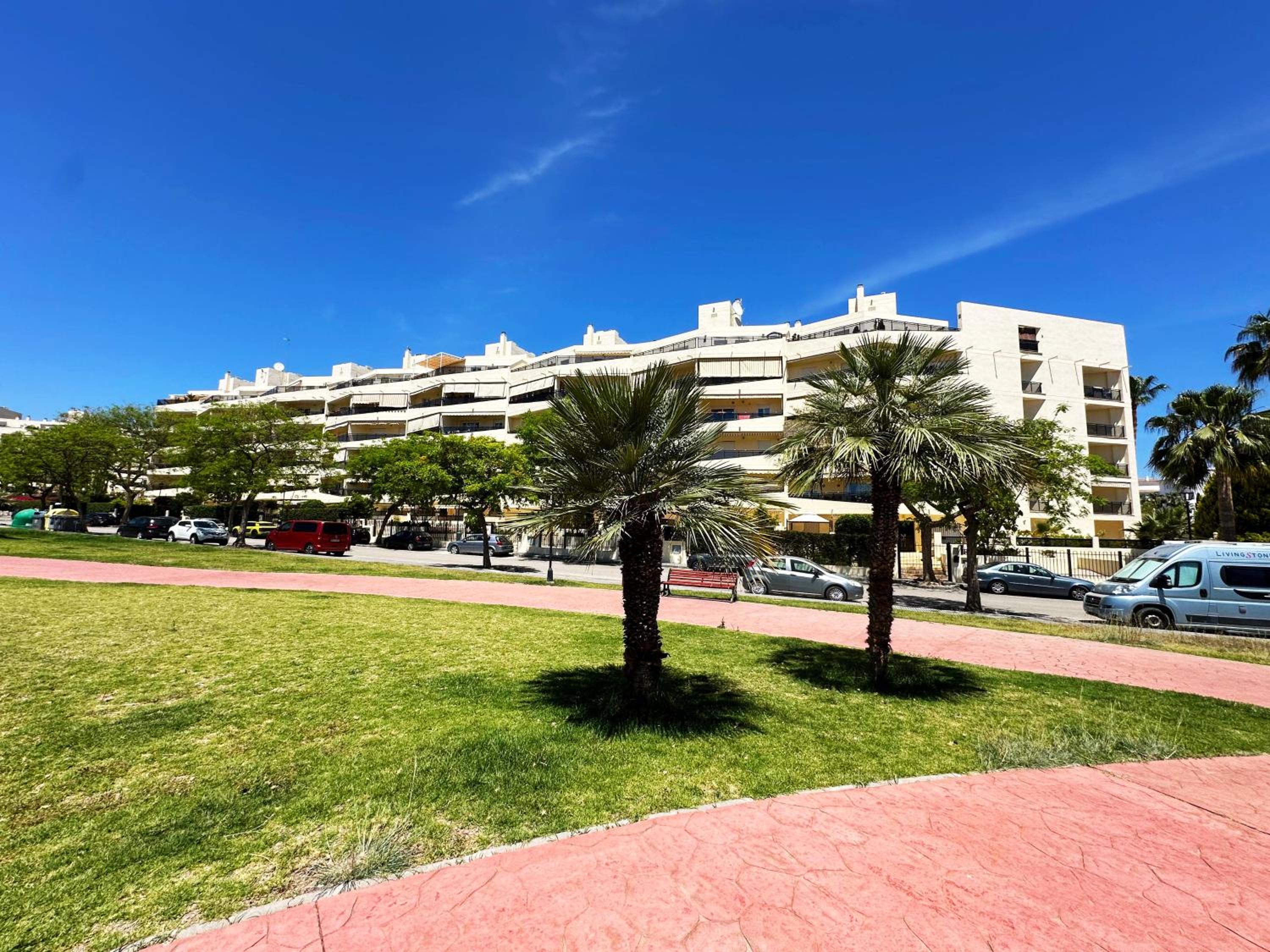 BRI - Amplio Apartamento con Terraza, Piscina, Tenis, Padel, Playa a 5 minutos view 3