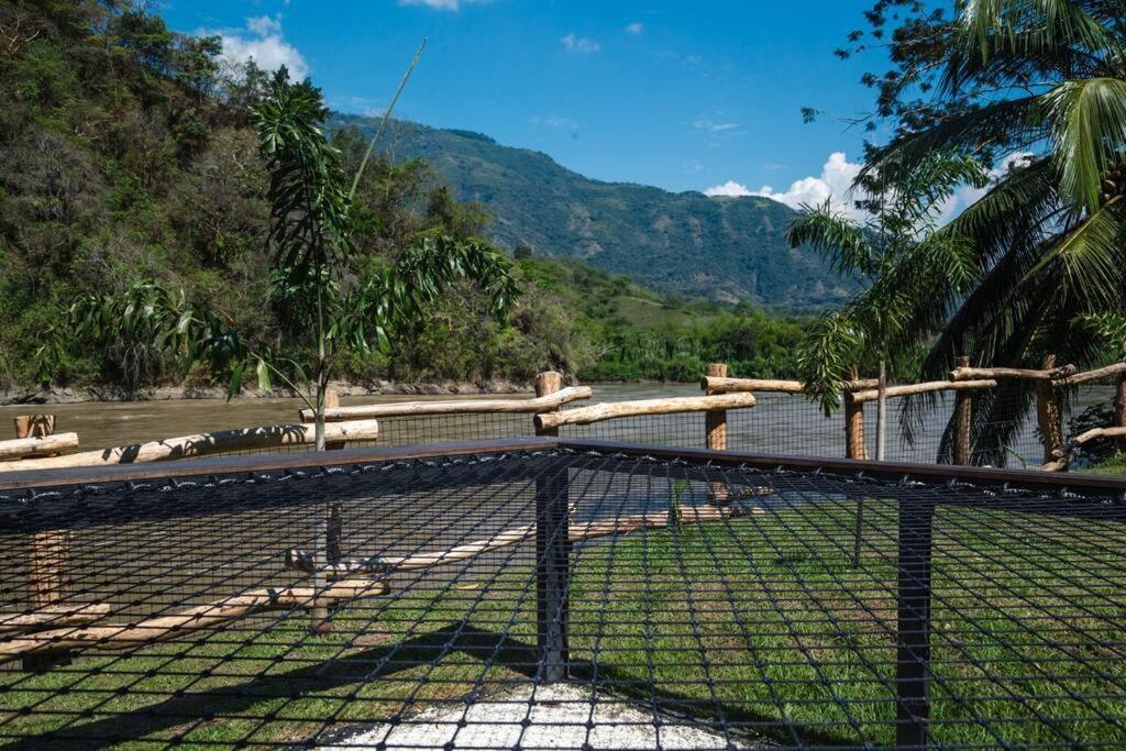 Casa junto al río en Bolombolo