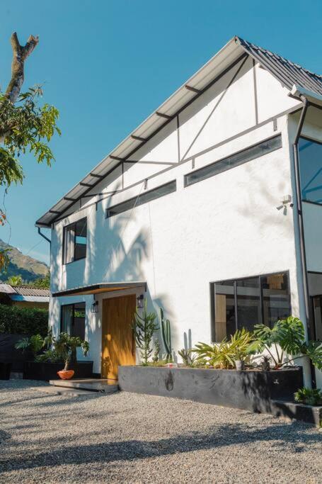 Casa junto al río en Bolombolo