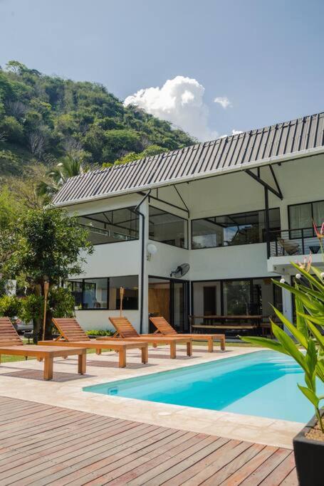 Casa junto al río en Bolombolo