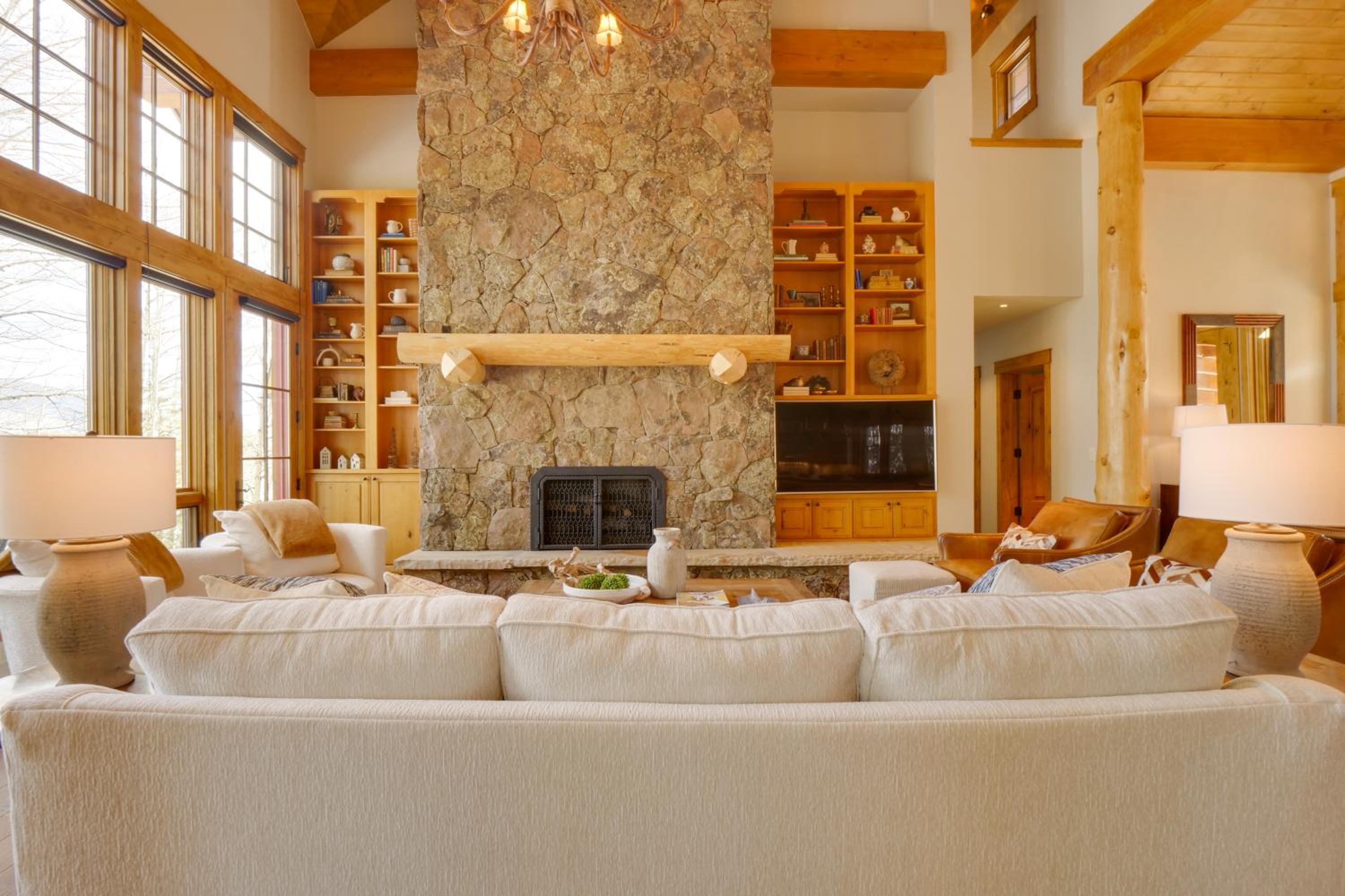 Cozy Buffalo Lodge by Great Western Lodging view 5