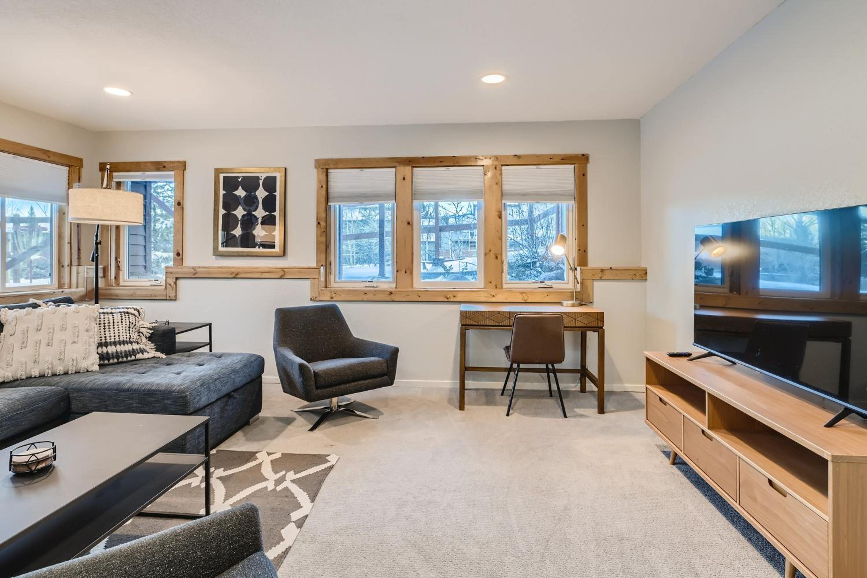Buffalo Mountain Retreat by Great Western Lodging view 3