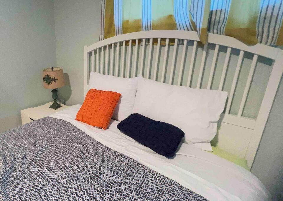 Quiet Guest Suite in Beautiful Victoria Core