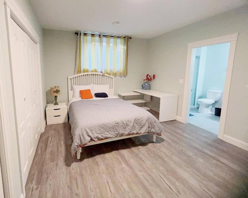 Quiet Guest Suite in Beautiful Victoria Core