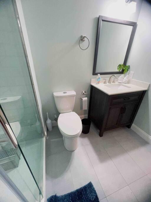 Quiet Guest Suite in Beautiful Victoria Core