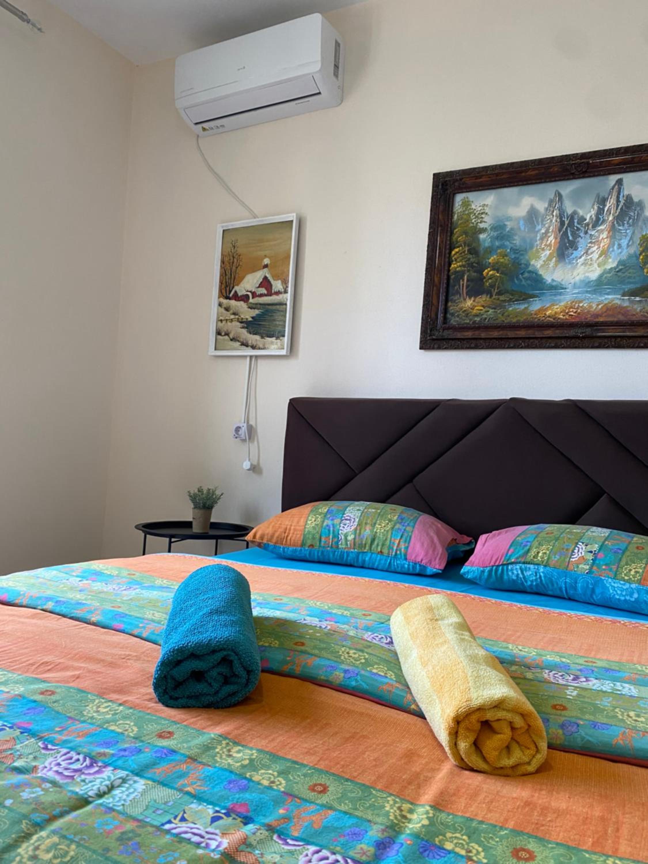 The Hood Hostel & Day Tours