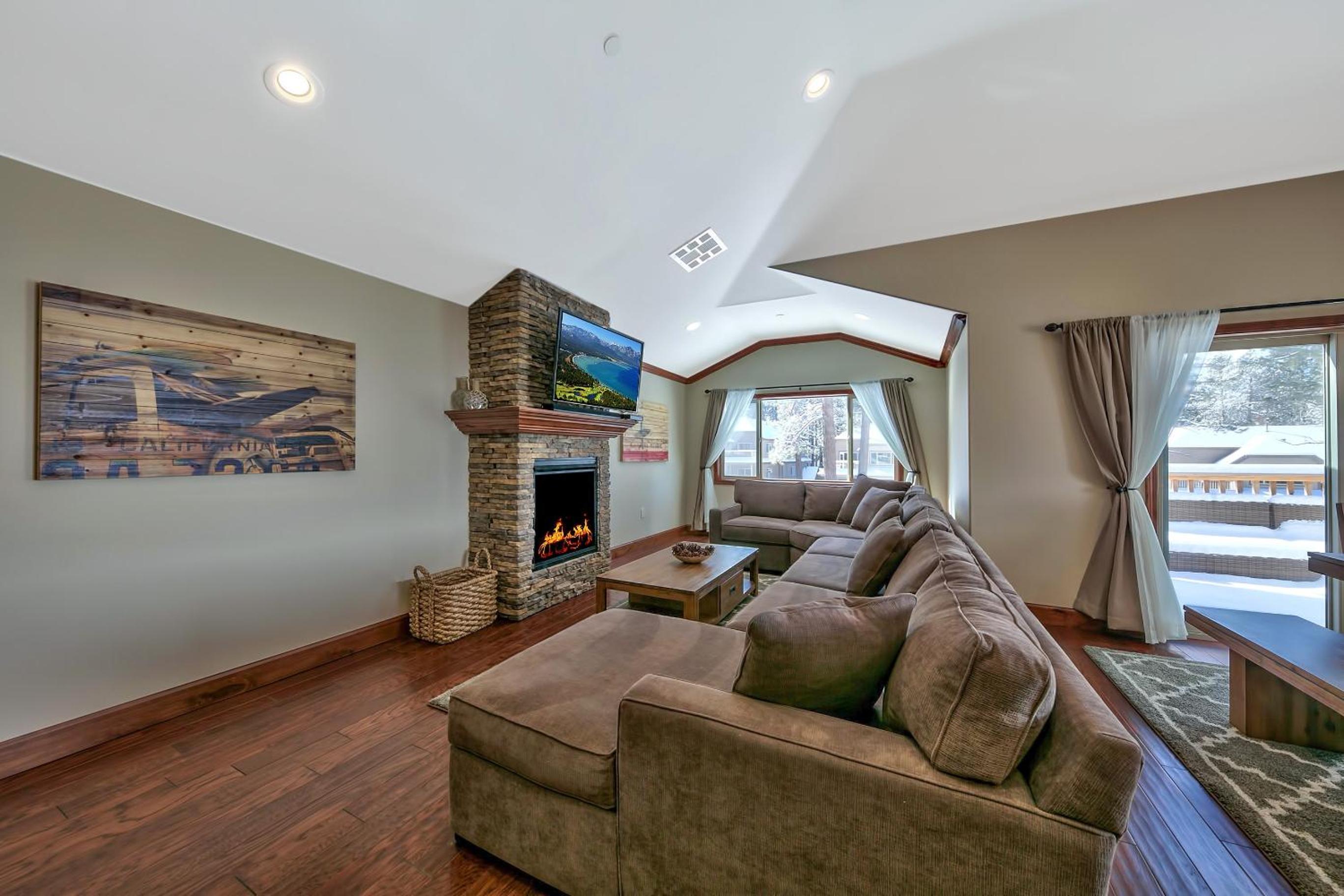 Lake Tahoe Vacations - Tahoe Woods 203 at Stateline - Heavenly Slopes Lake Pets - Property Image 26