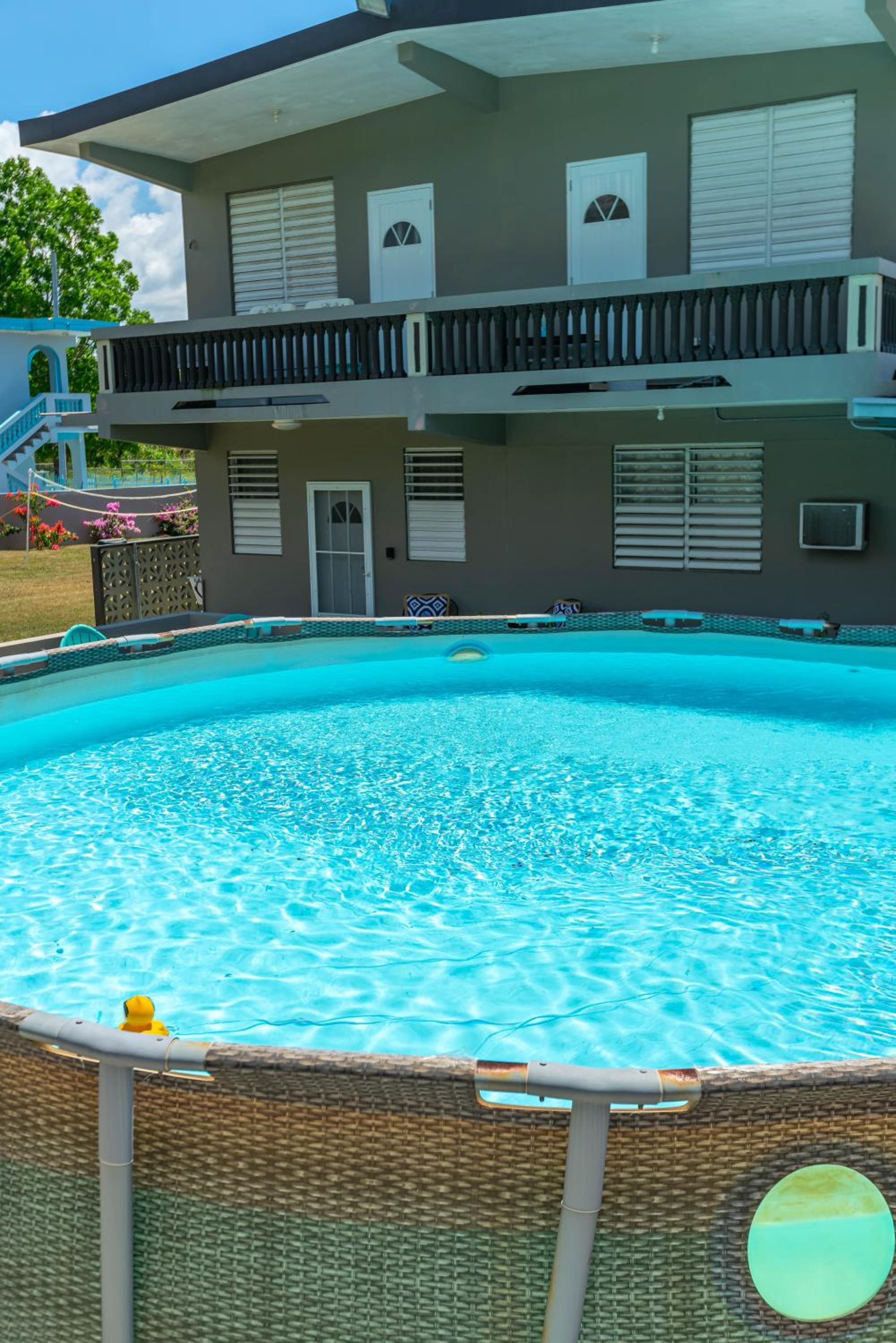 One Bedroom Apartment, Private pool, huge yard