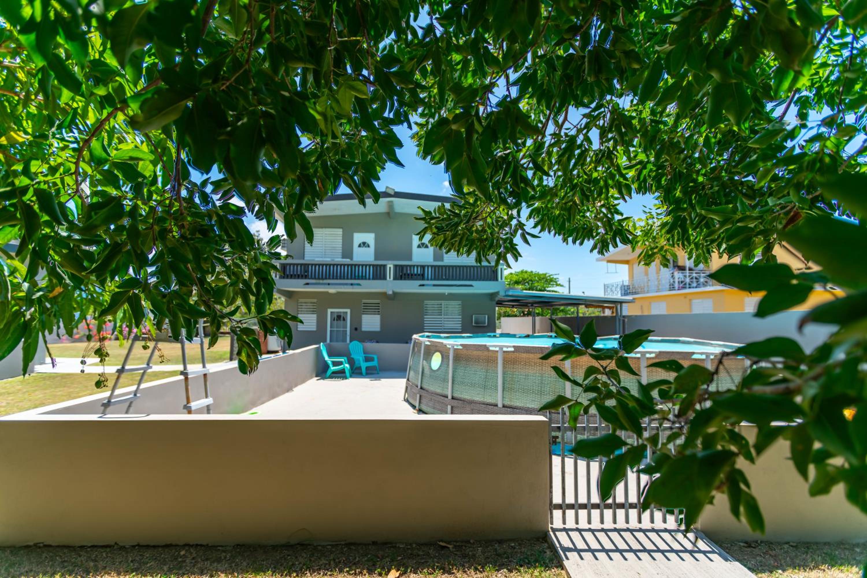 One Bedroom Apartment, Private pool, huge yard
