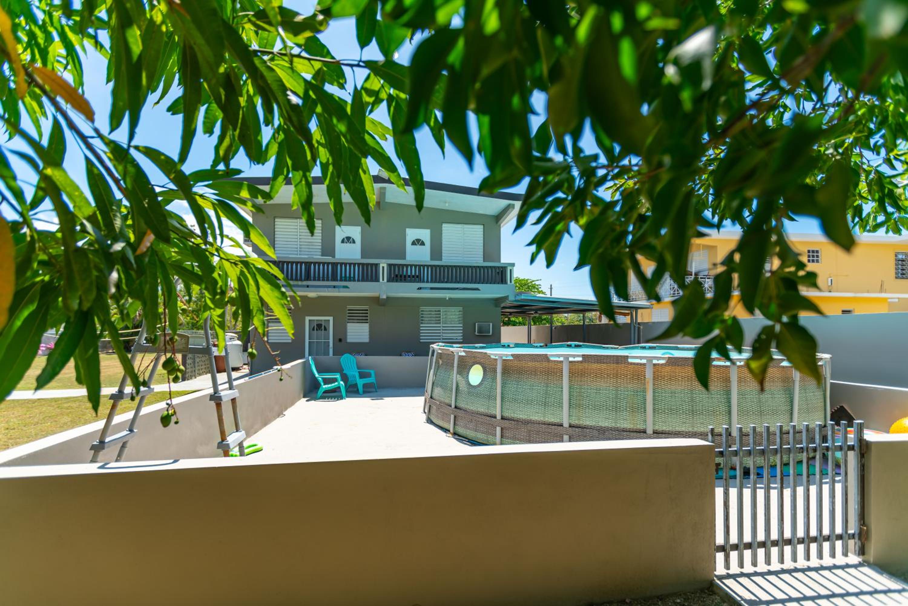 One Bedroom Apartment, Private pool, huge yard