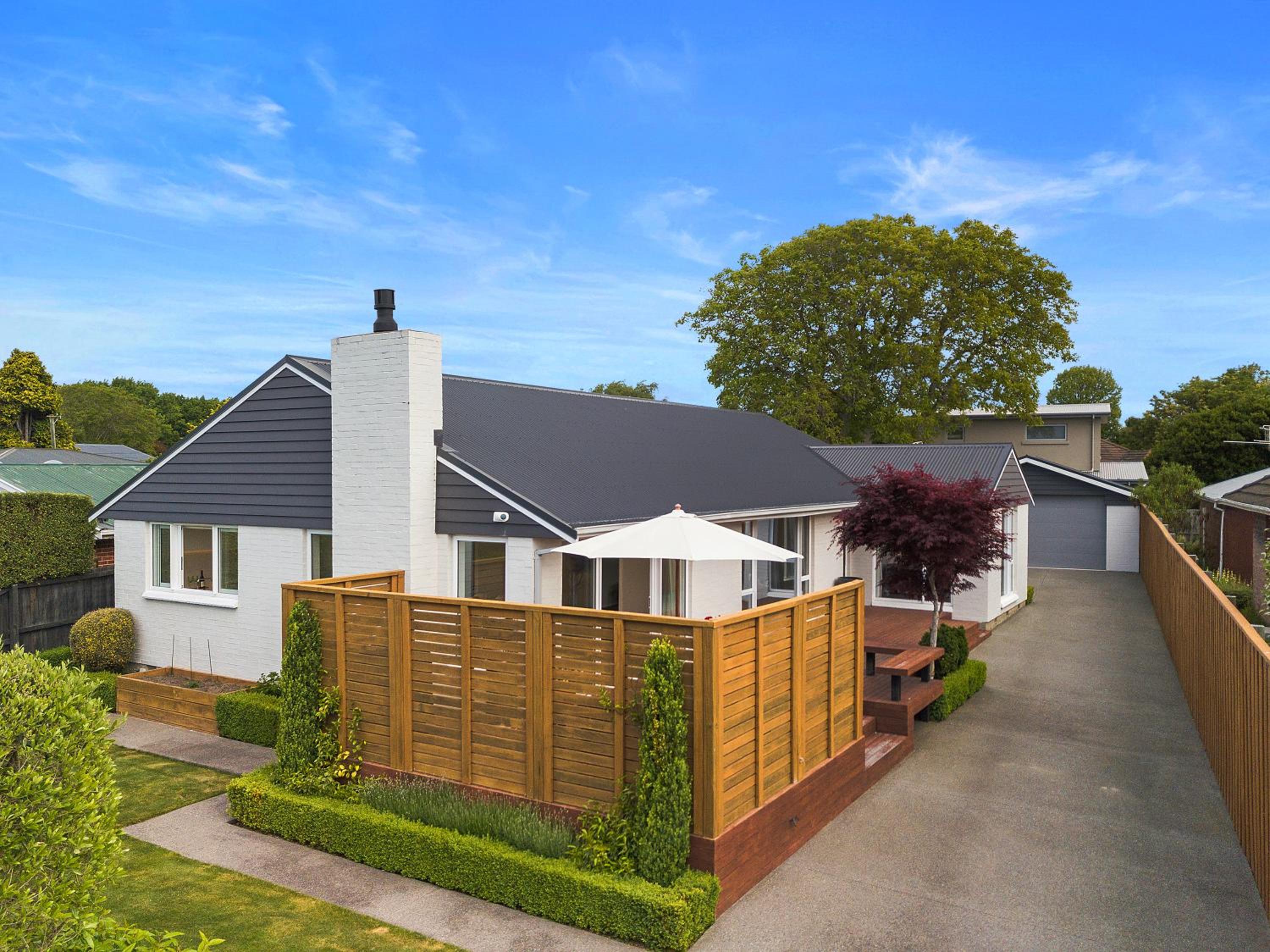 Family 4BR Home, Near Airport, Large Backyard view 5