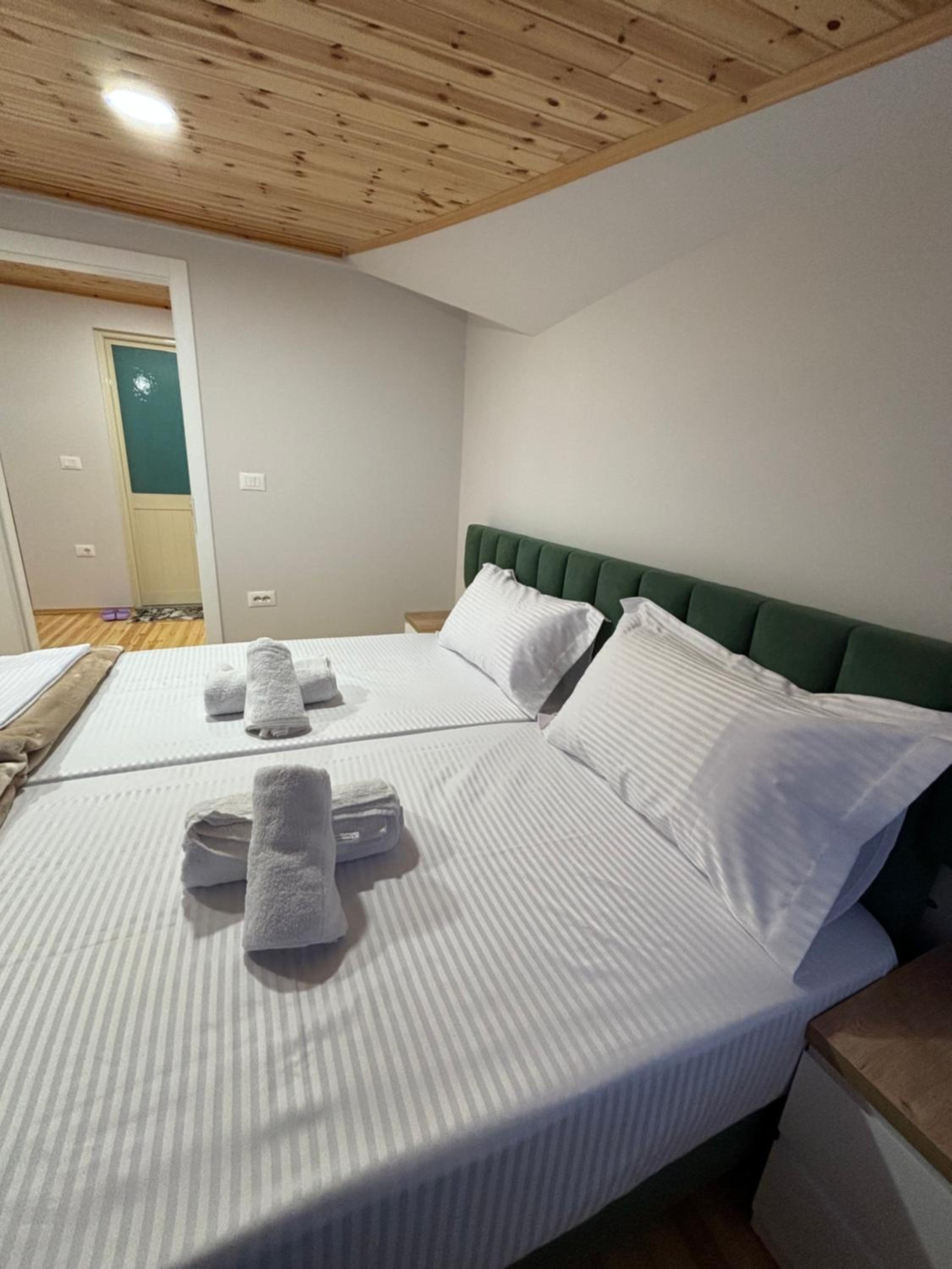 2Bedroom Apartment,free parking 06