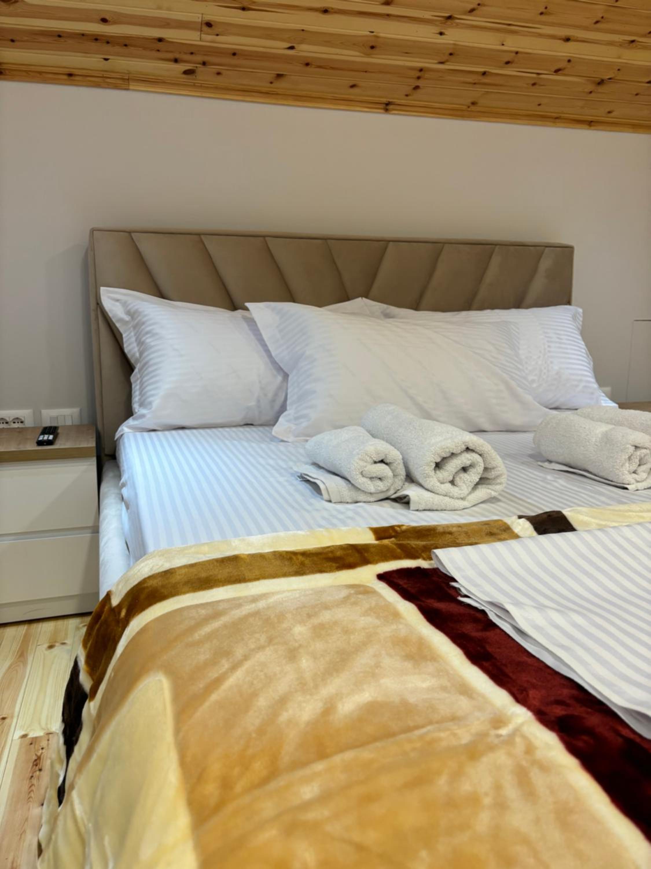 2Bedroom Apartment,free parking 06