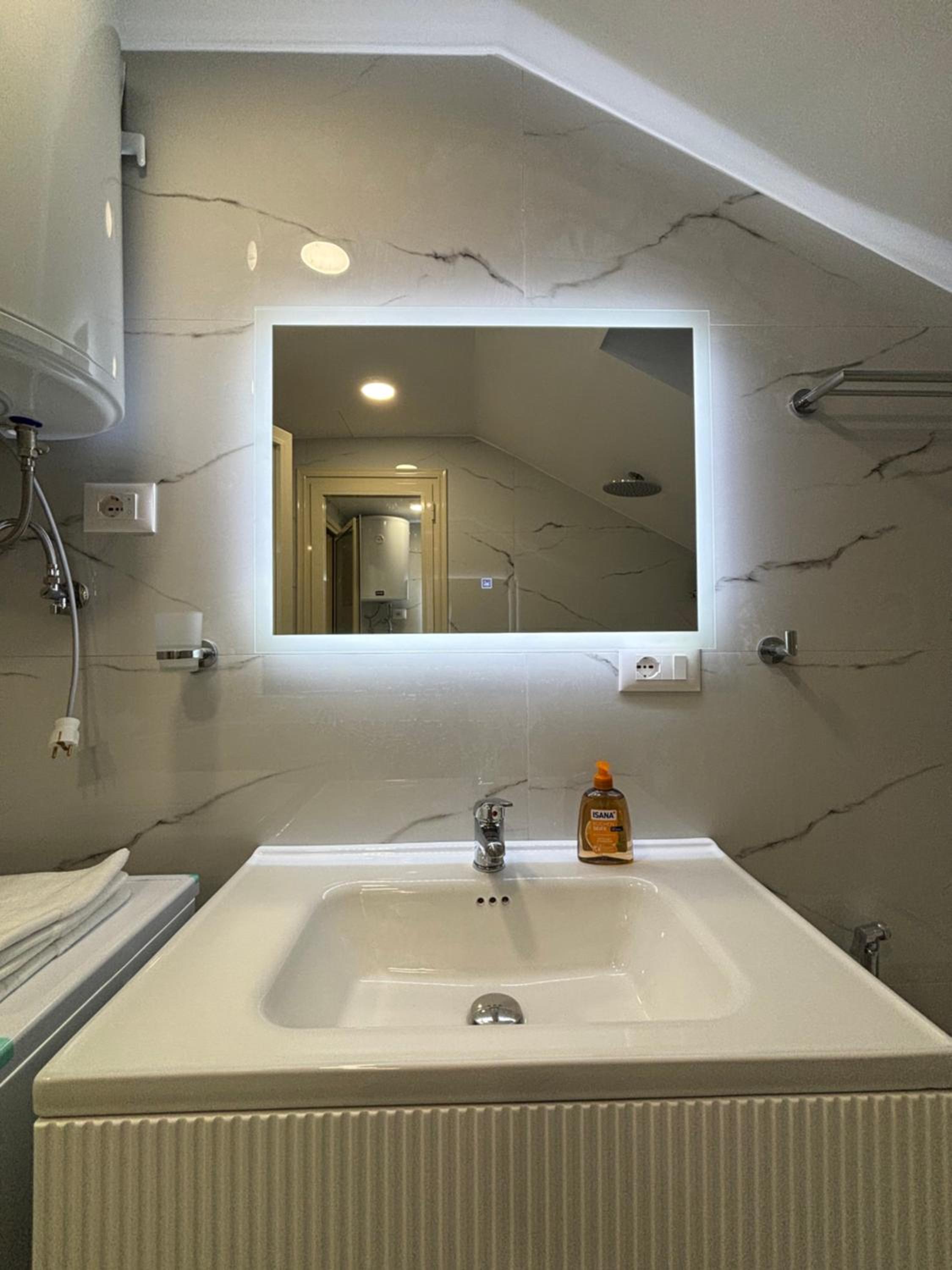 2Bedroom Apartment,free parking 06