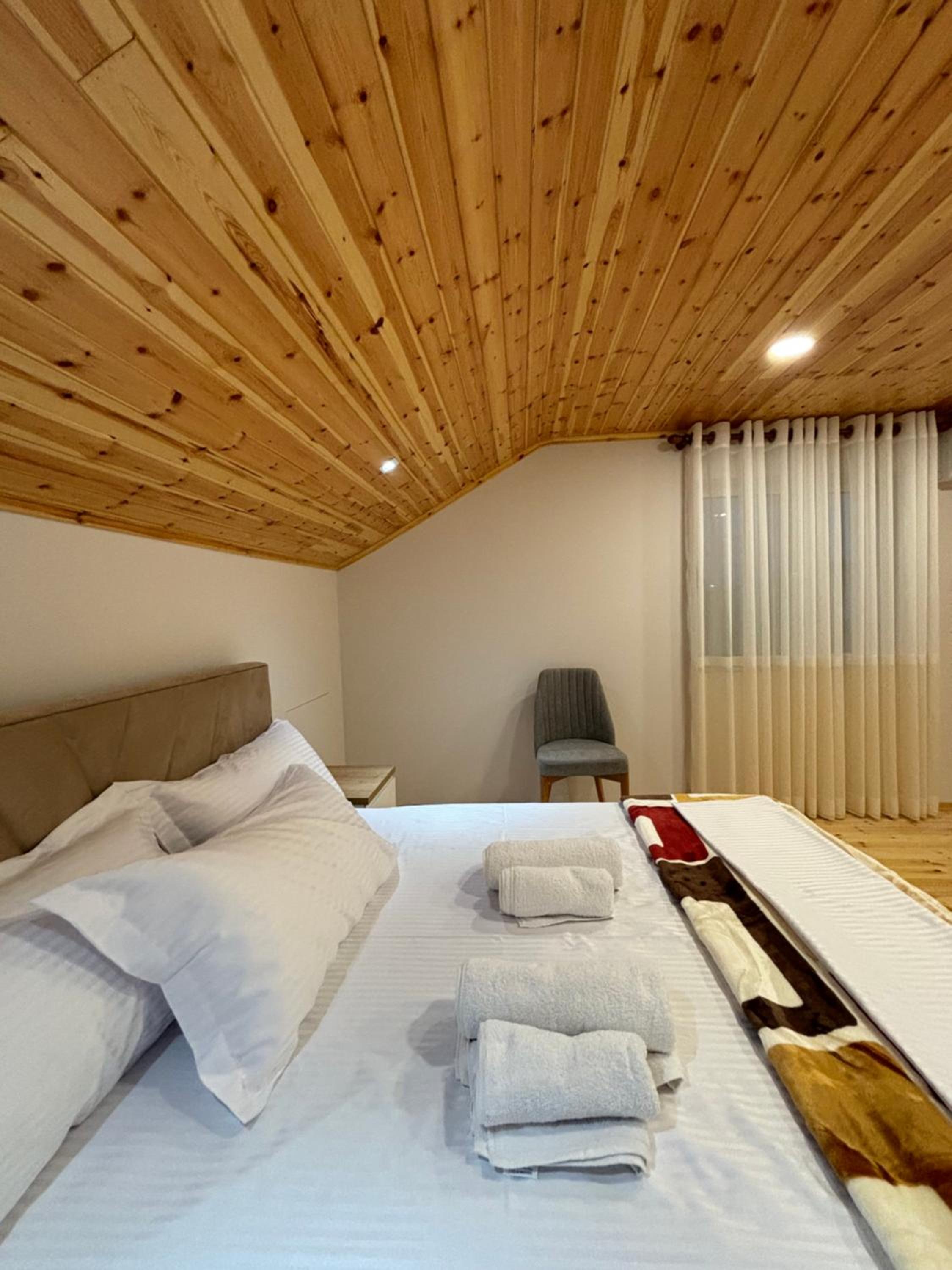 2Bedroom Apartment,free parking 06