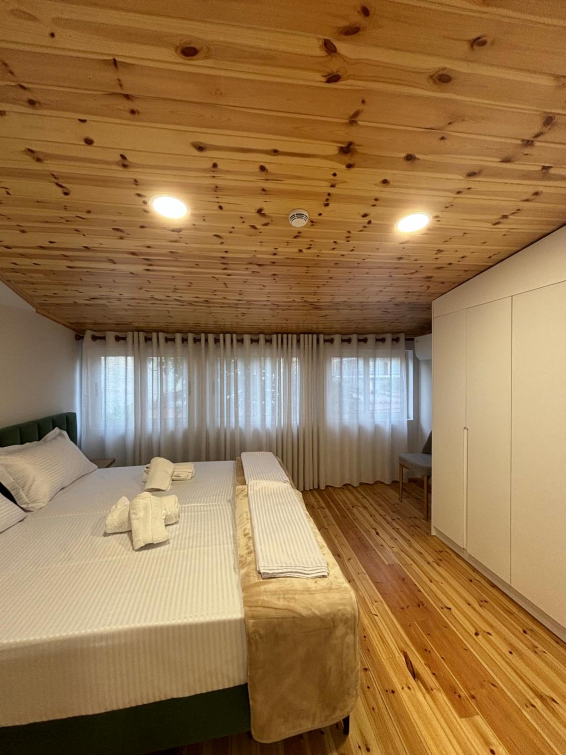 2Bedroom Apartment,free parking 06