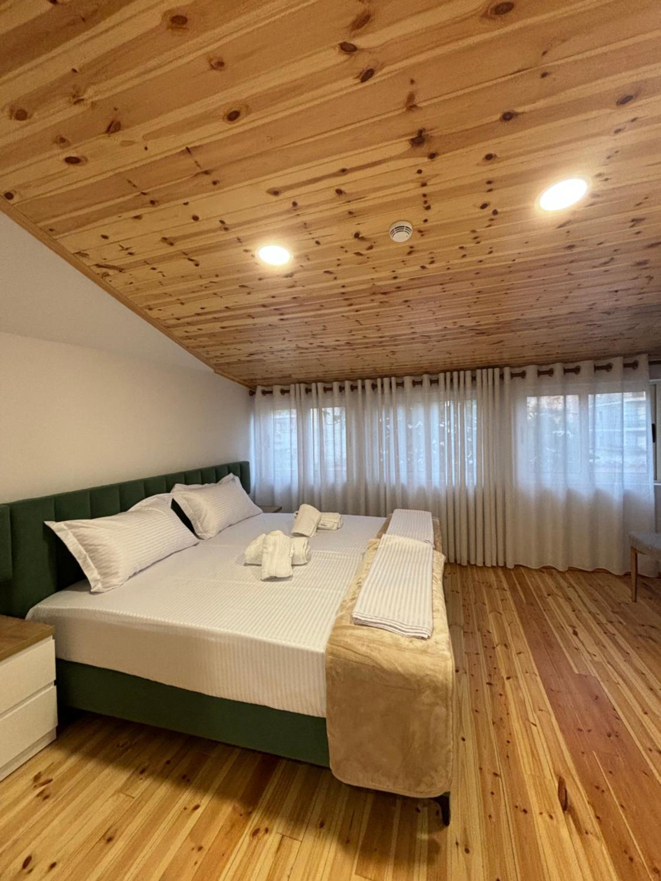 2Bedroom Apartment,free parking 06