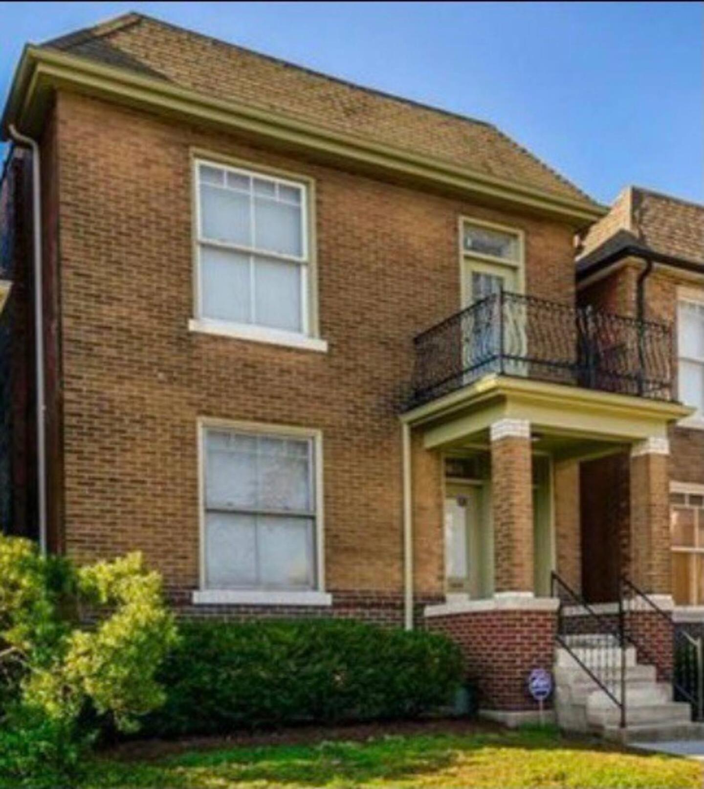 Modern Duplex Near Arenas, Hospitals, Universities, & Attractions