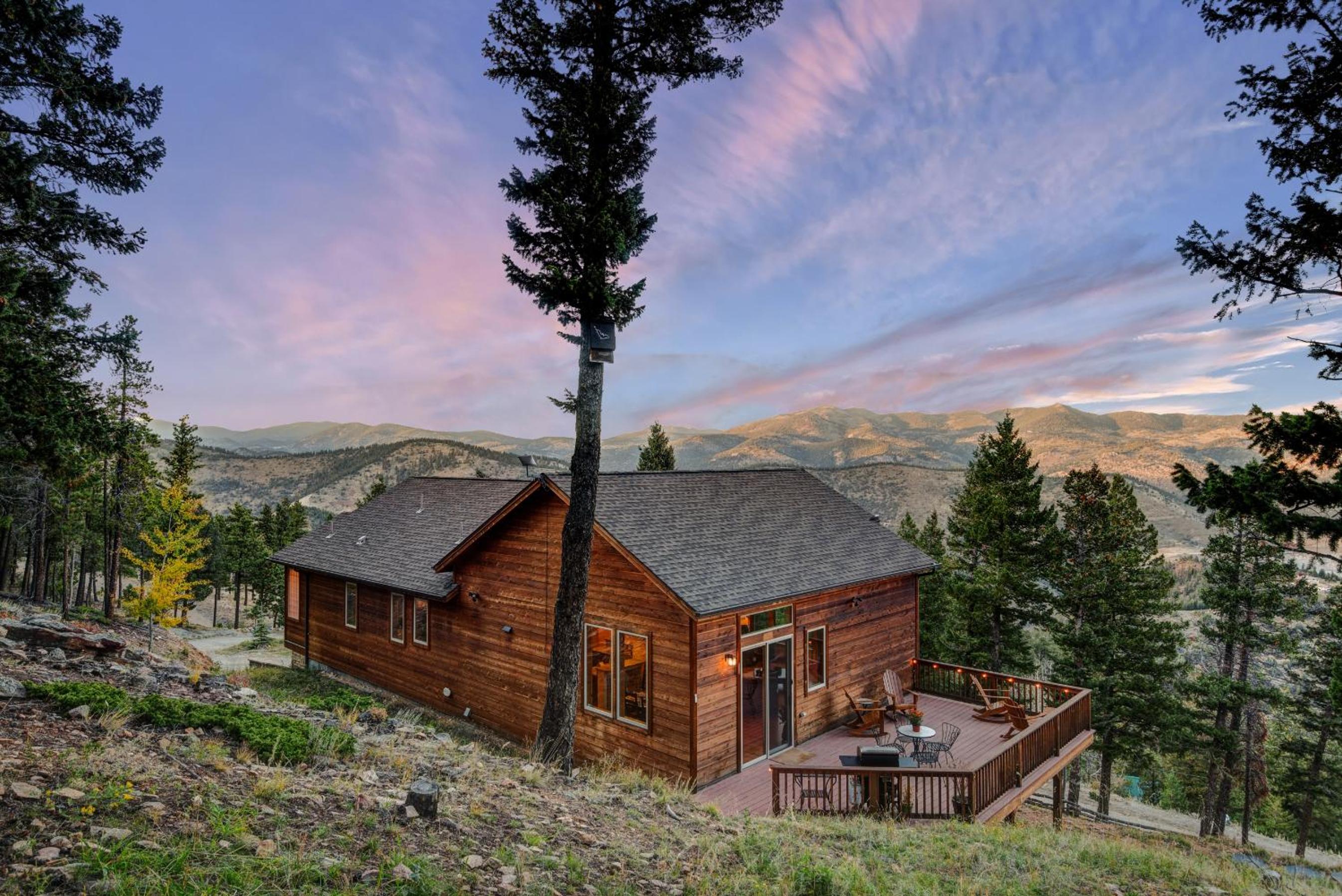 BEST VIEWS! Luxury Mountain Home - Saltwater HotTub, Firepit, BBQ- Close to SKI, Red Rocks view 5