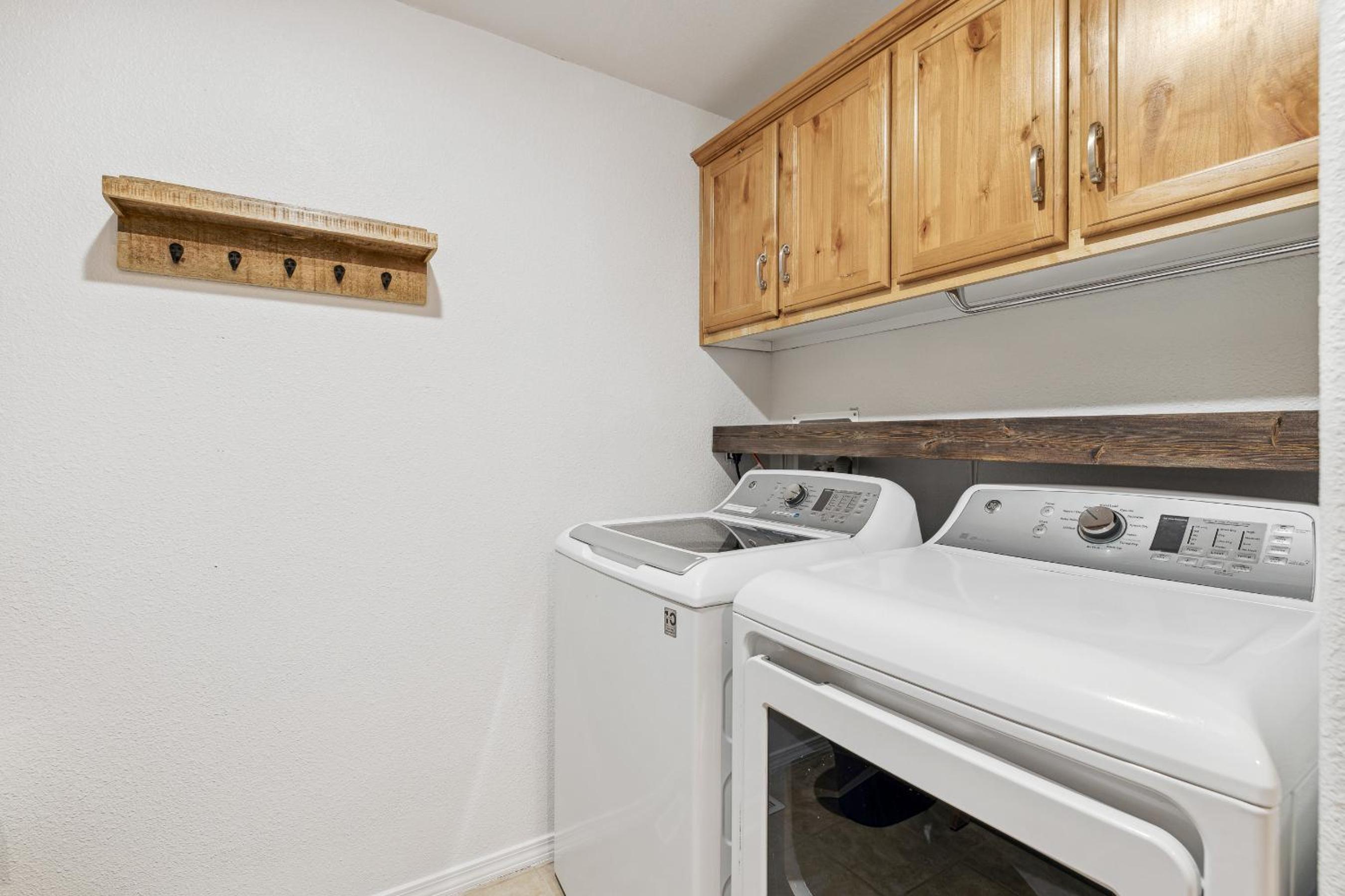 Black Moose - Pet friendly - Trailer parking - Wood stove - Single level view 2