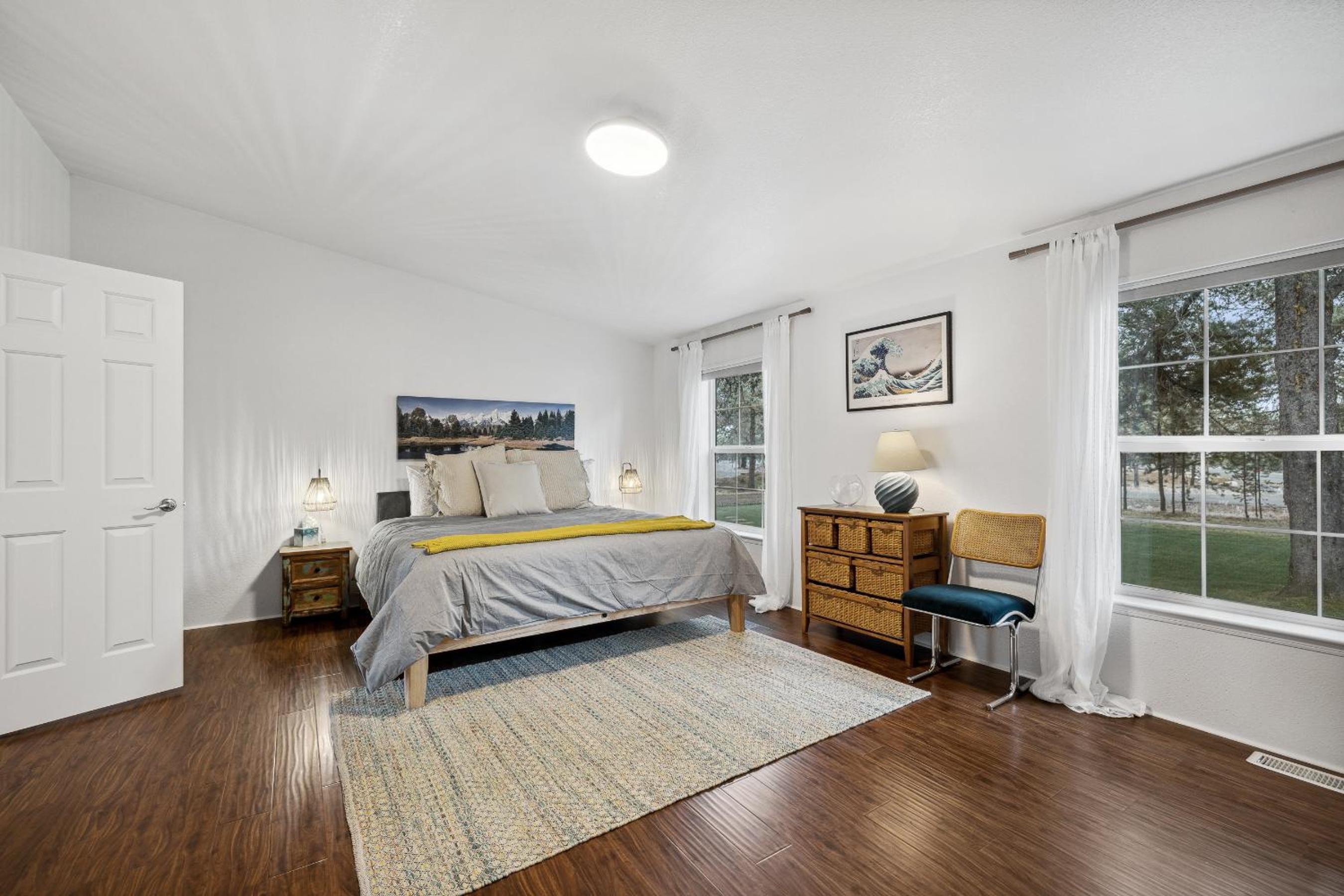 Black Moose - Pet friendly - Trailer parking - Wood stove - Single level view 5
