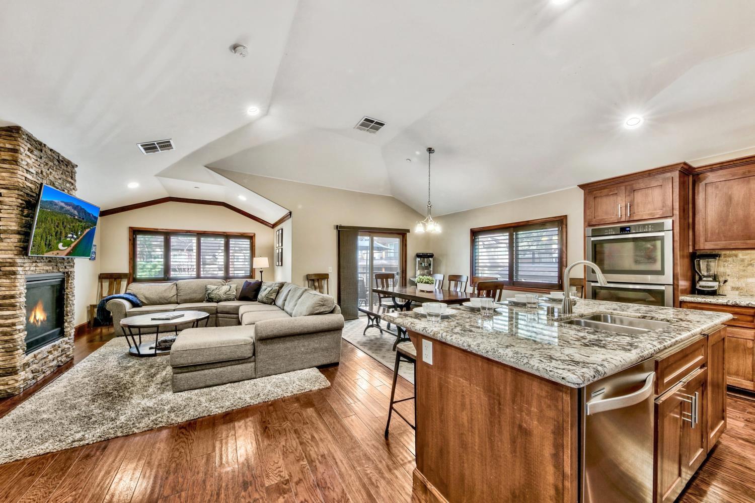 Great location! Walk to Gondola & Lake Tahoe woods #603 view 3